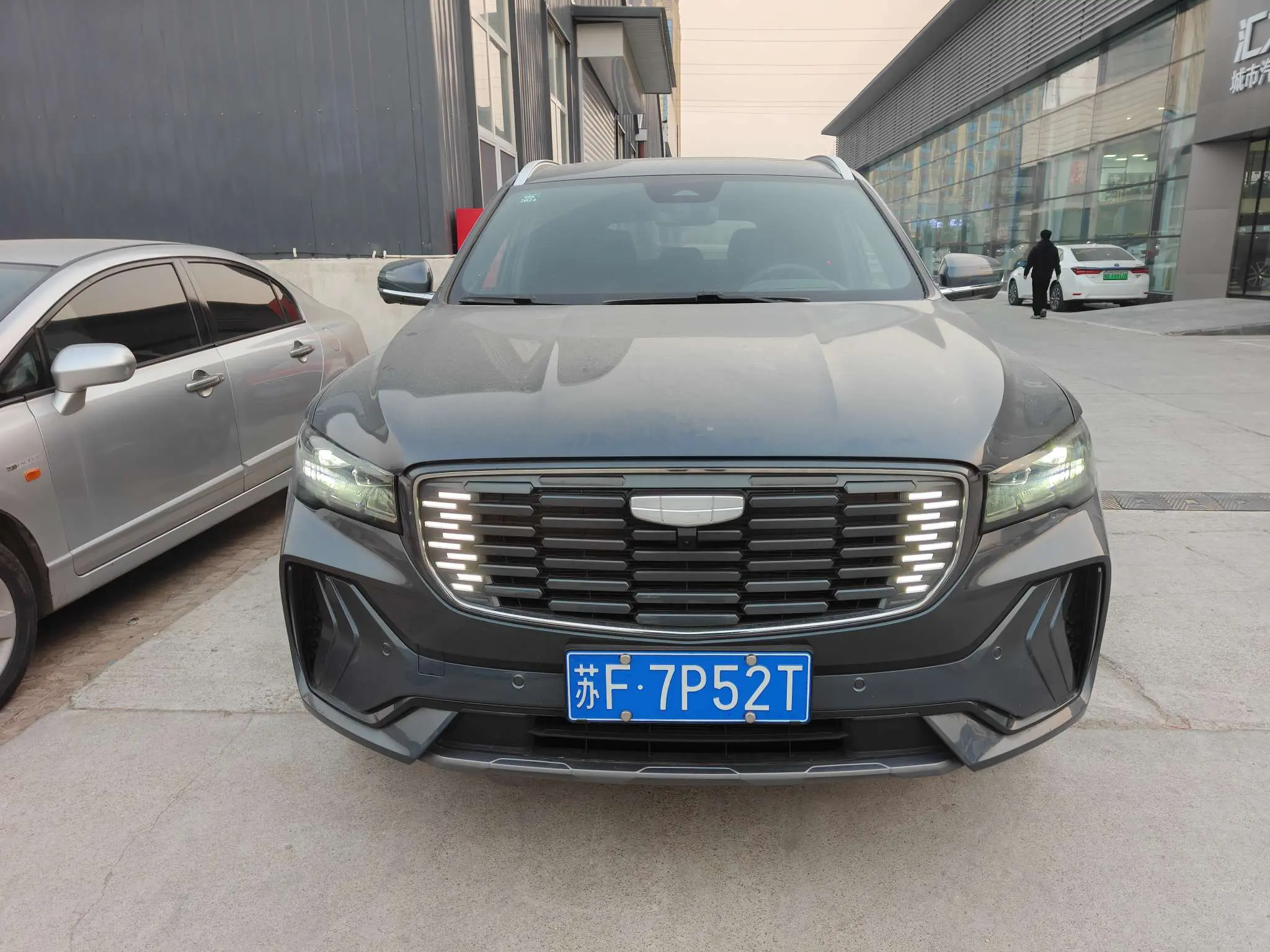 Geely Monjaro (Xingyue L)  из Китая