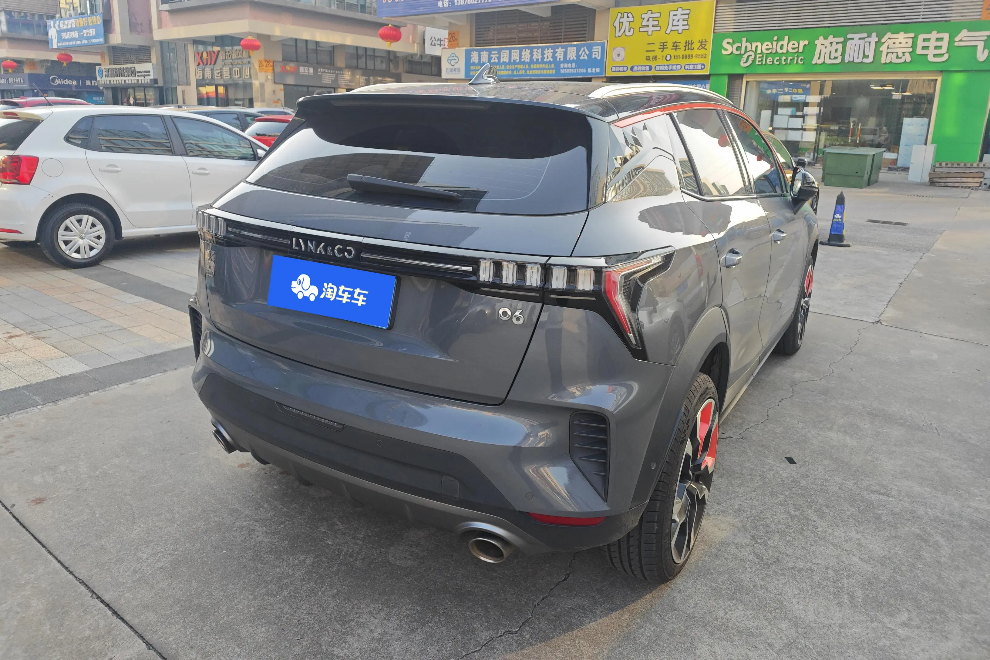 Lynk & Co 06