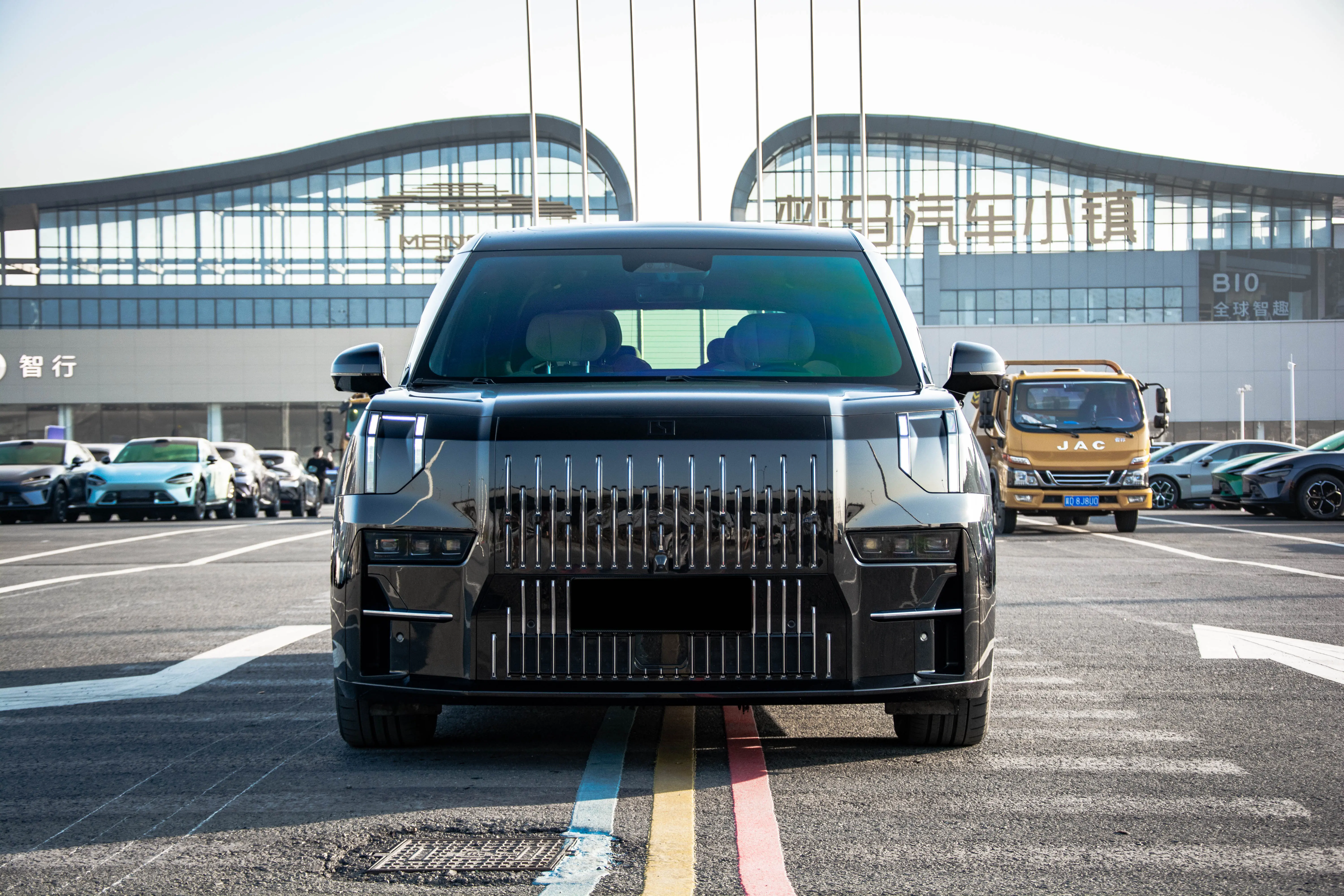 ZEEKR 009  из Китая