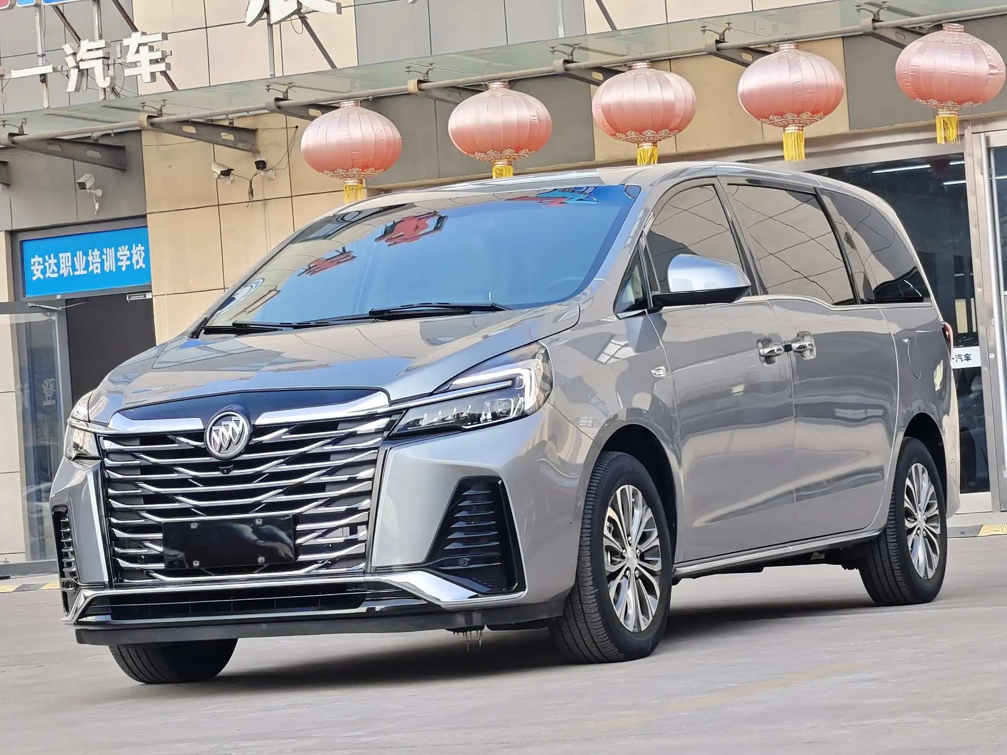 Buick GL8  из Китая