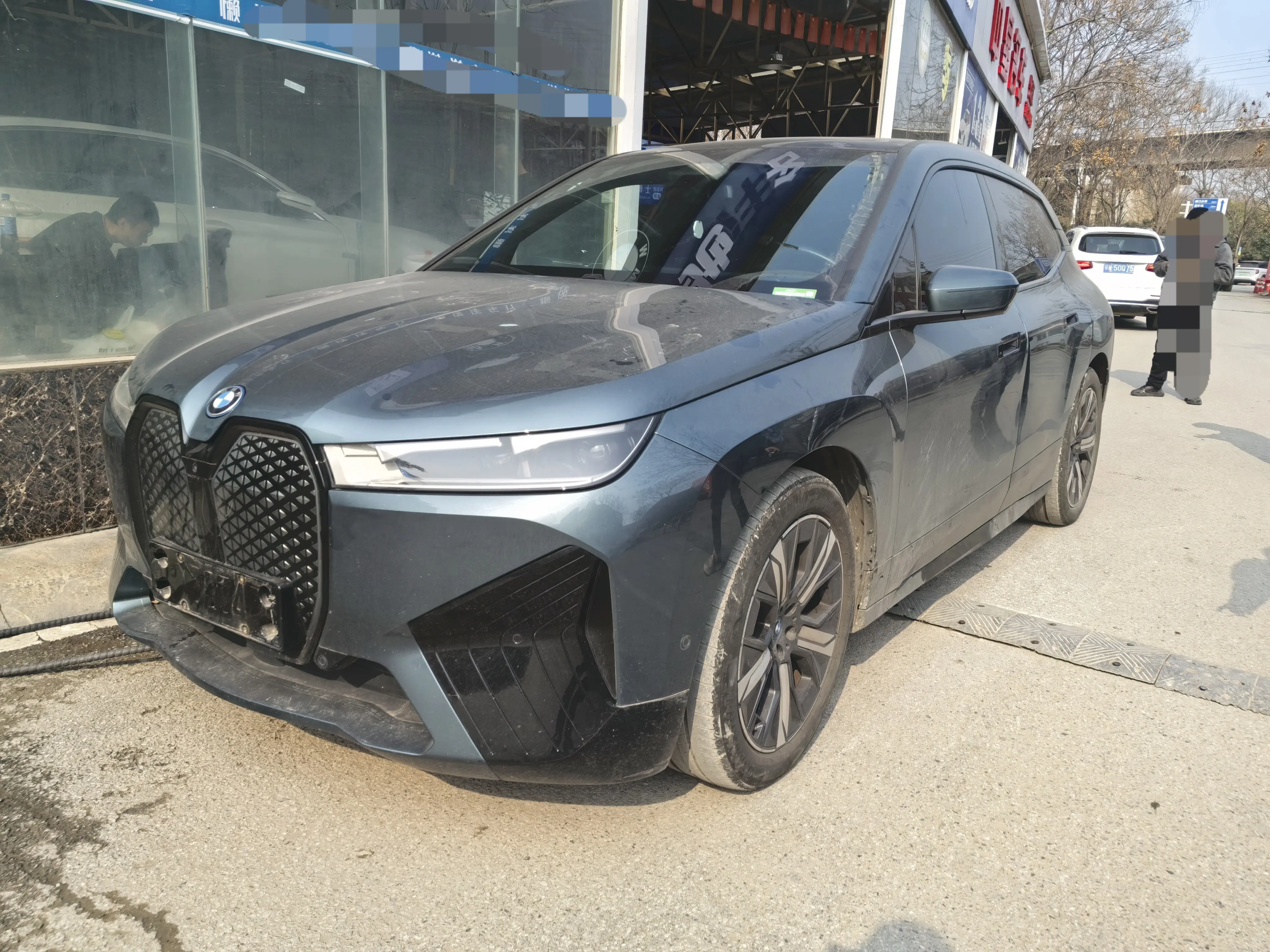 BMW iX  из Китая