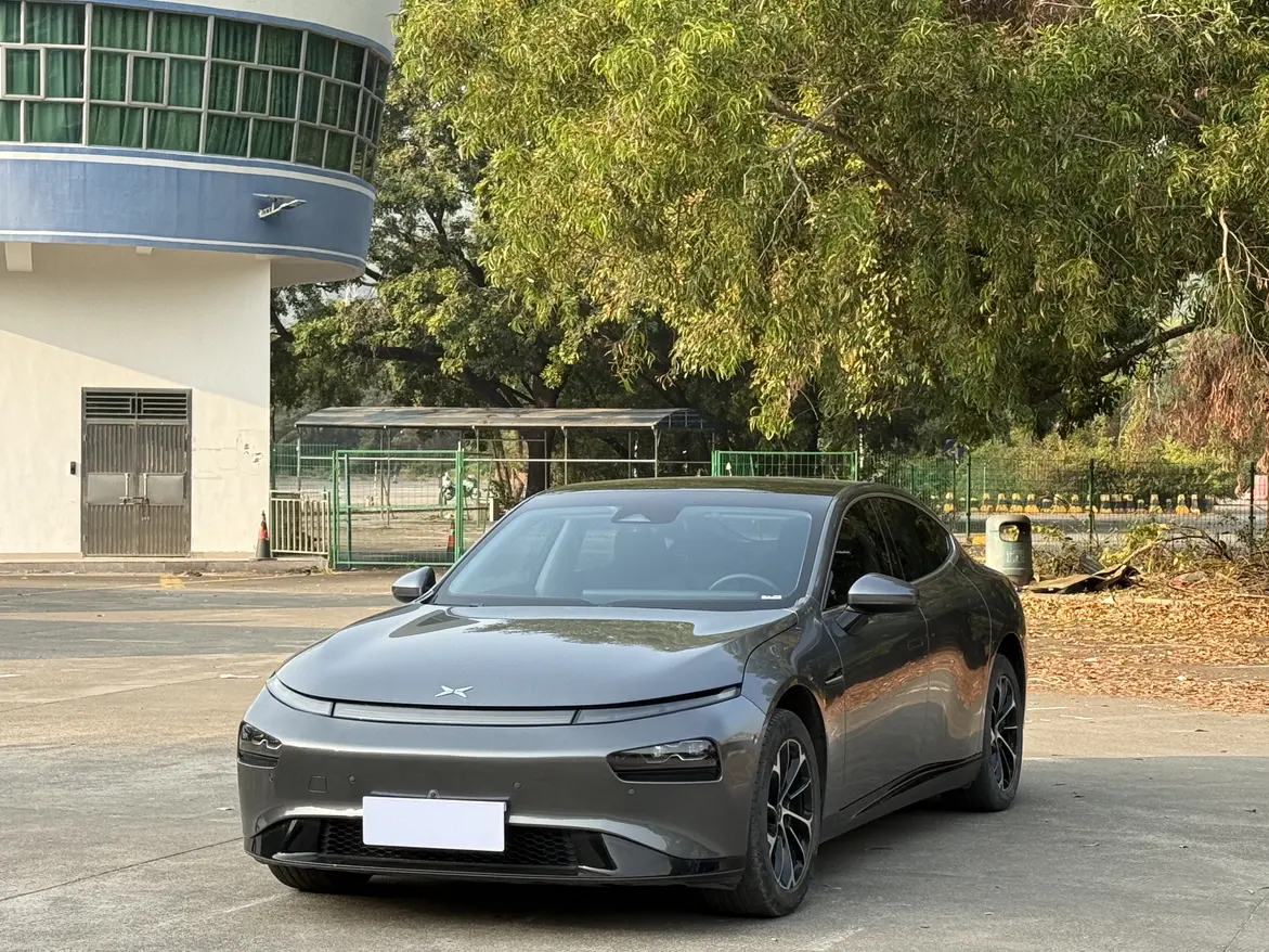 Xpeng P7  из Китая