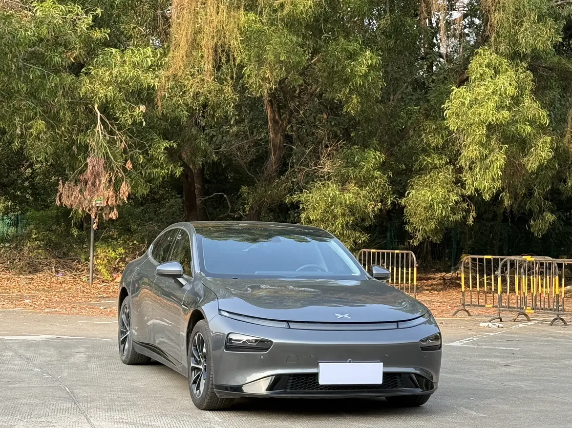 Xpeng P7  из Китая