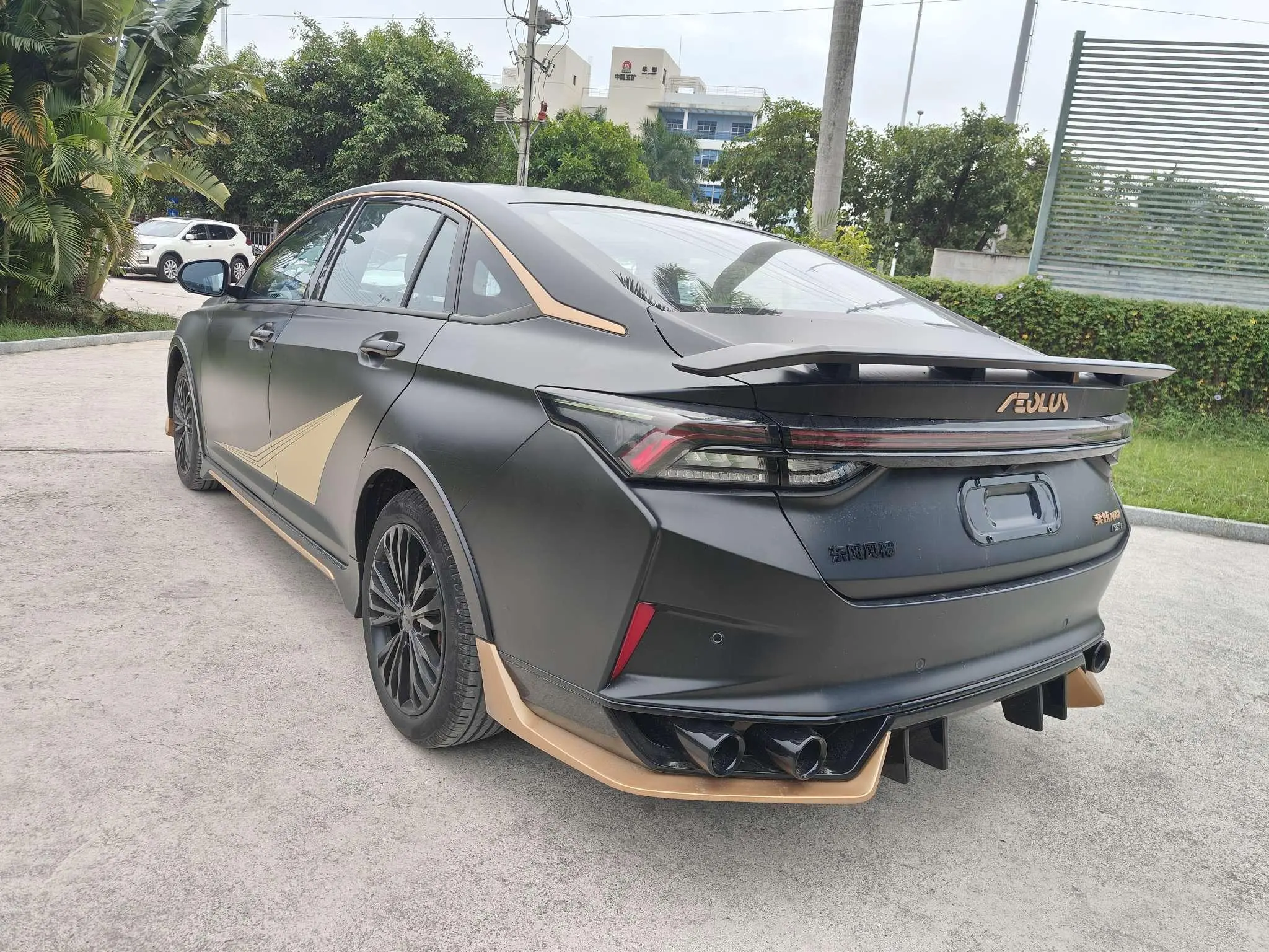 Dongfeng Yixuan MAX  из Китая