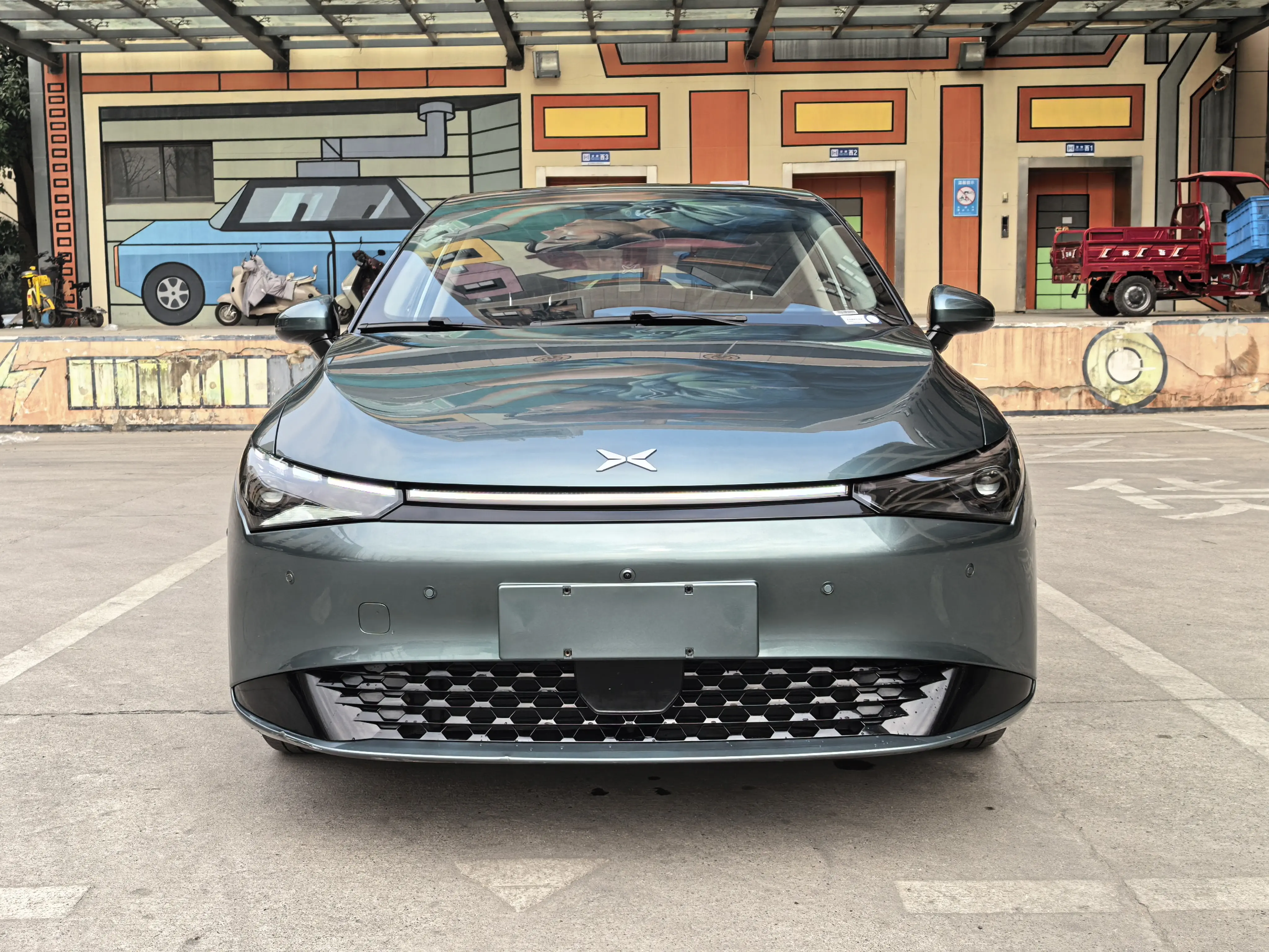 Xpeng P5  из Китая