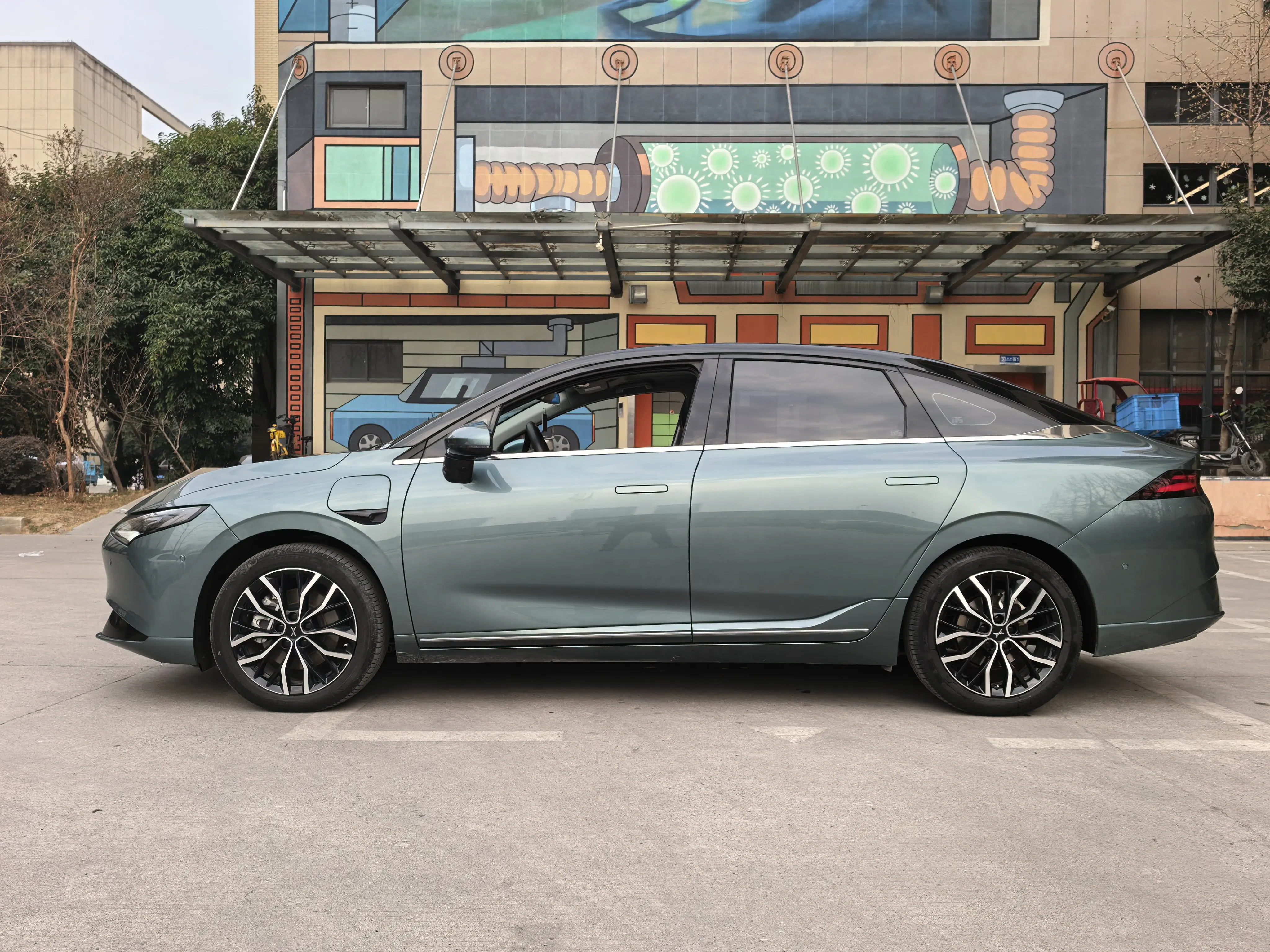 Xpeng P5  из Китая