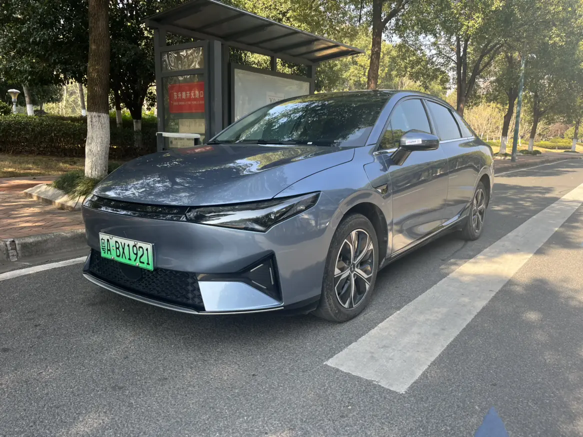 Xpeng P5  из Китая