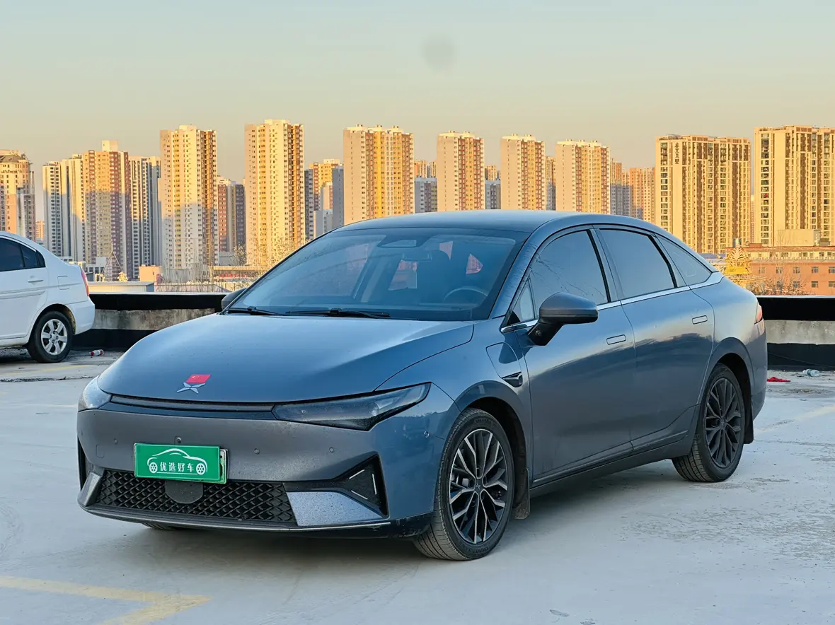 Xpeng P5  из Китая