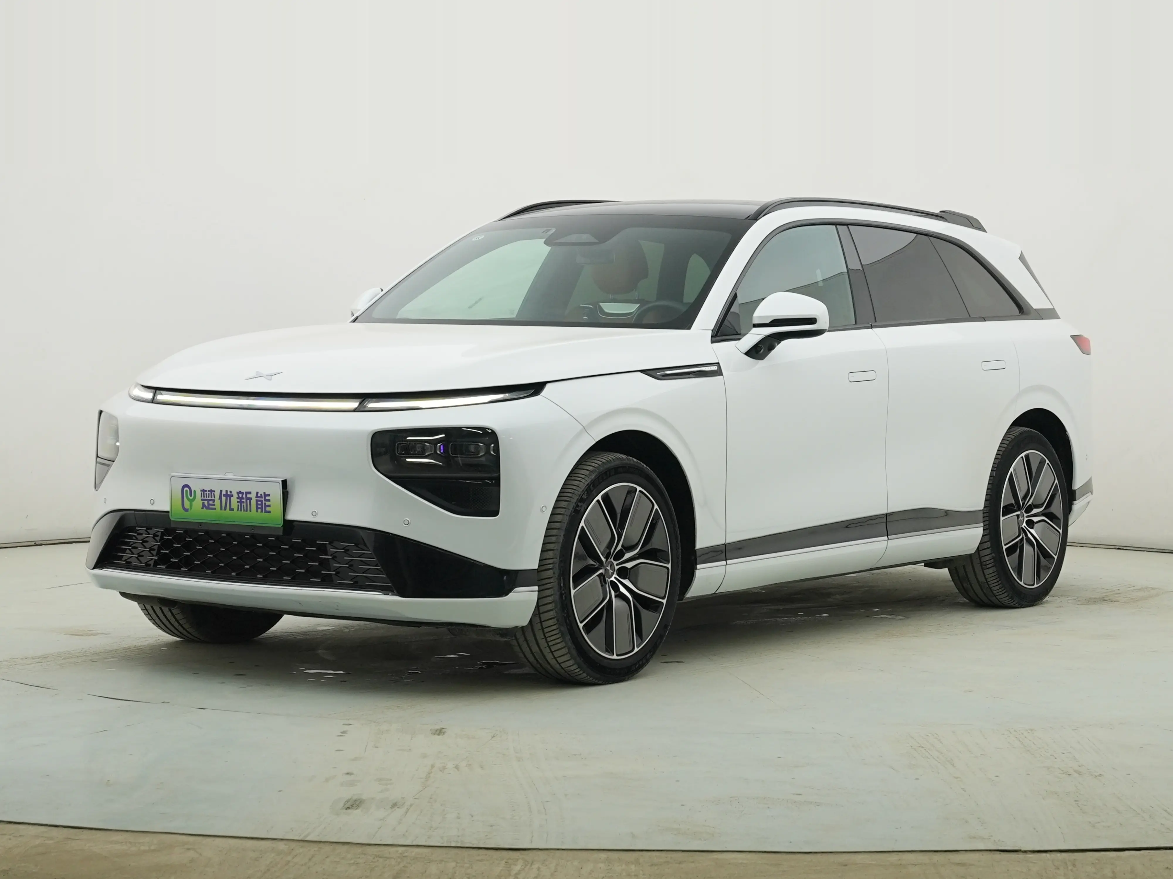 Xpeng G9  из Китая