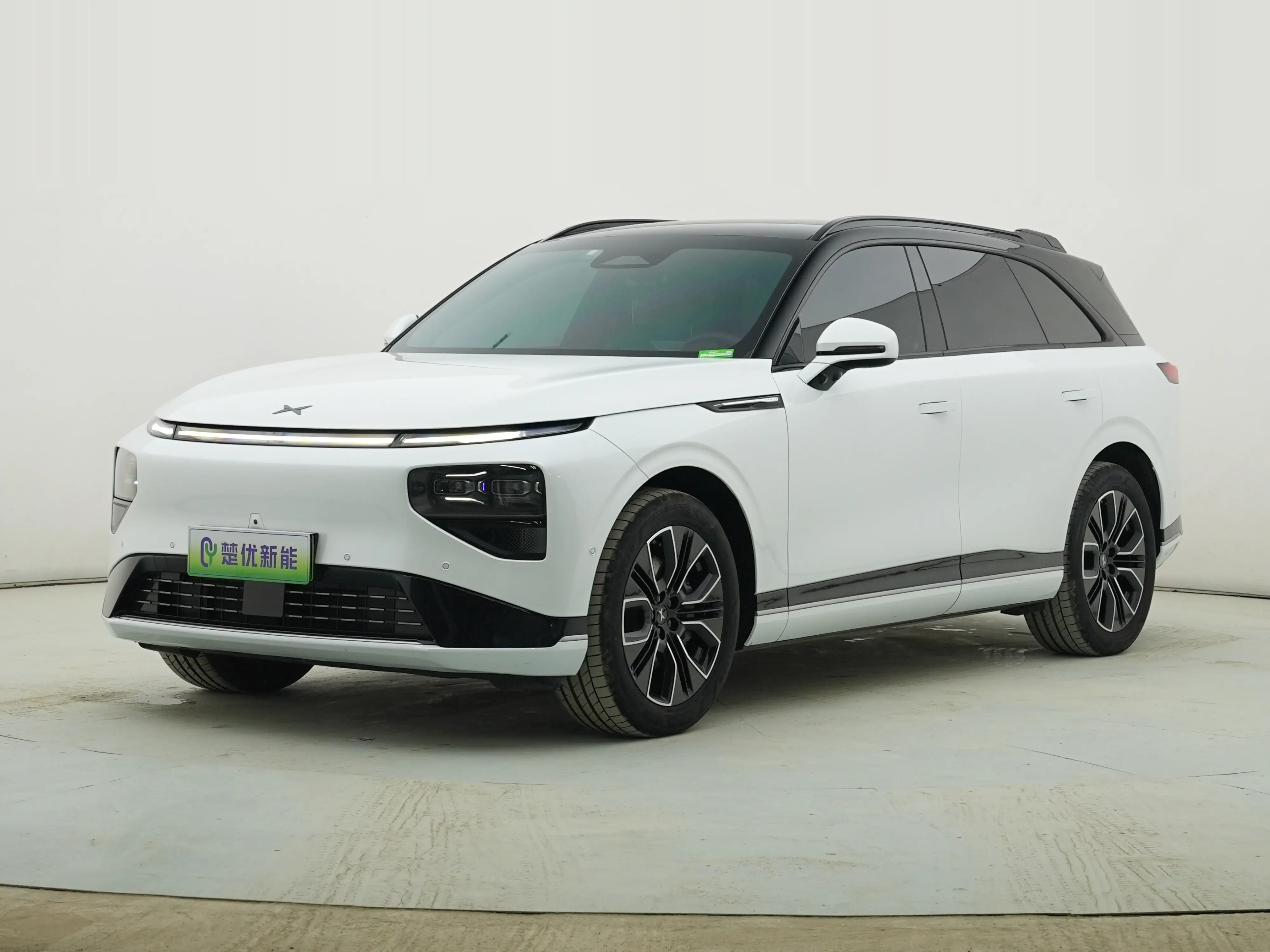 Xpeng G9  из Китая