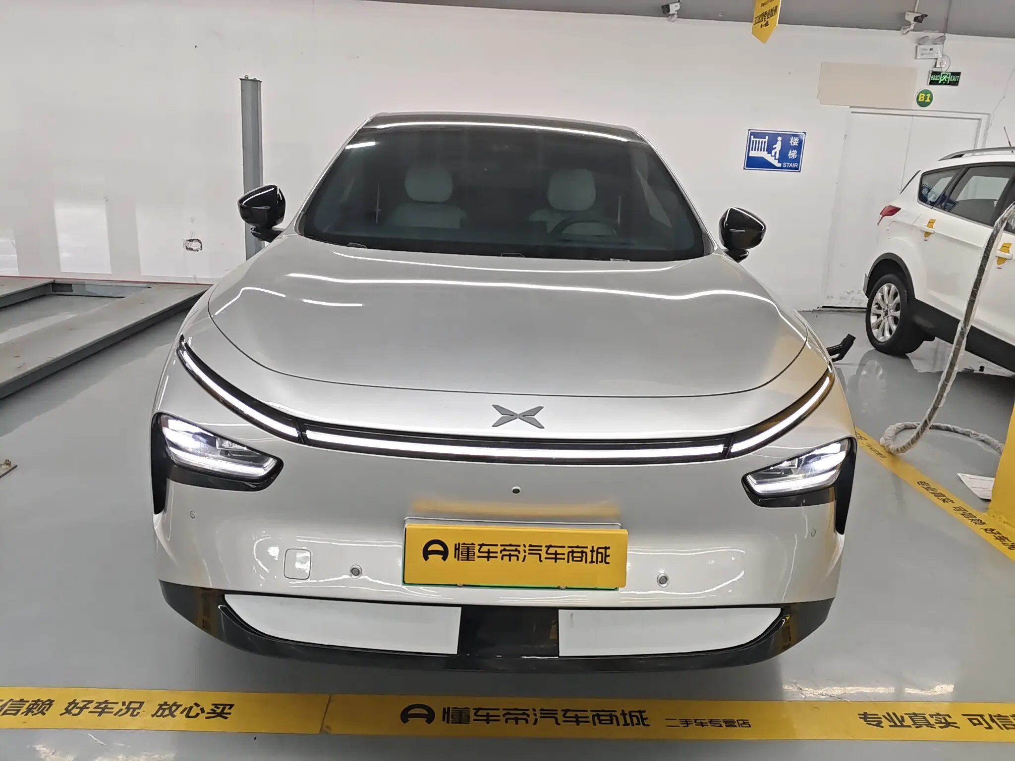 Xpeng G7  из Китая