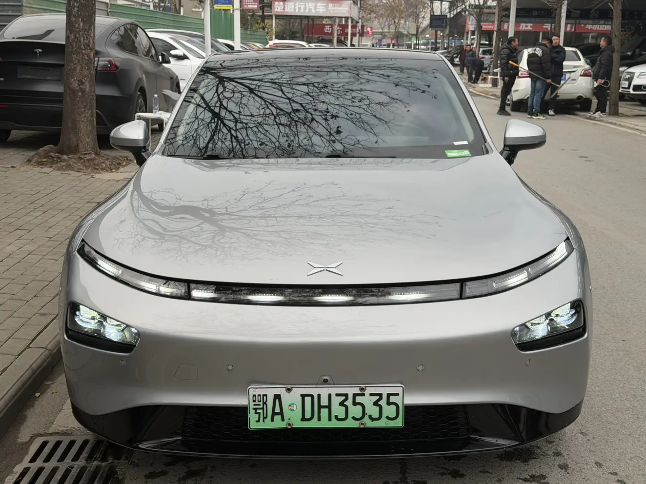 Xpeng P7  из Китая