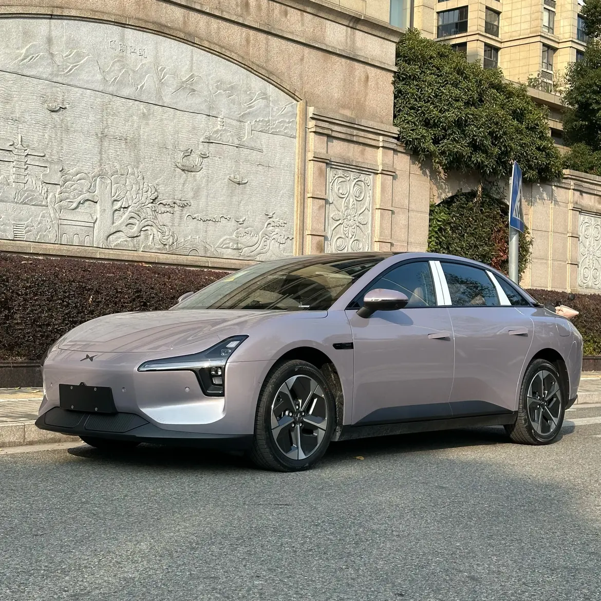 Xpeng Xiaopeng MONA M03  из Китая