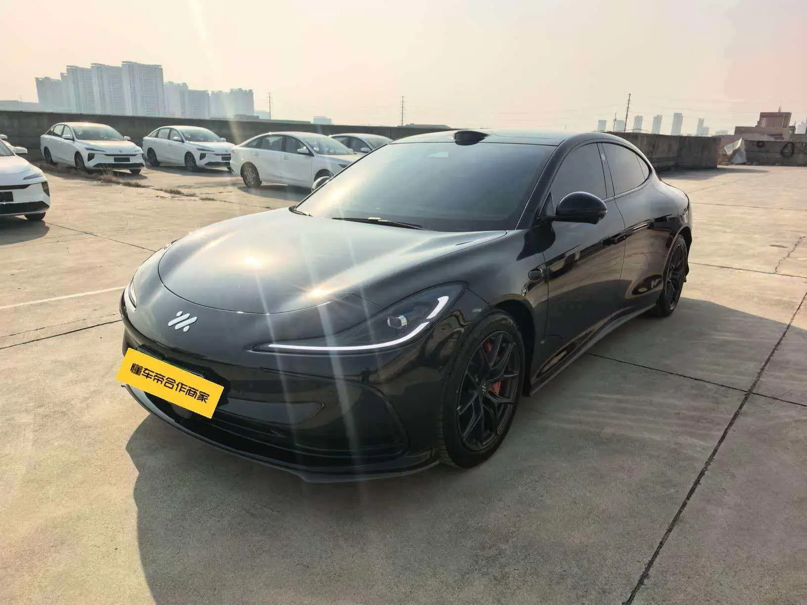 Zhiji L6  из Китая