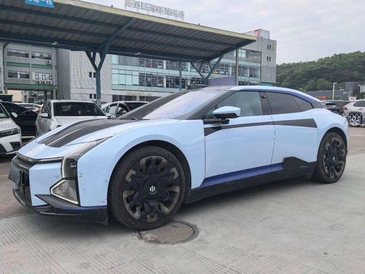 HiPhi Z  из Китая