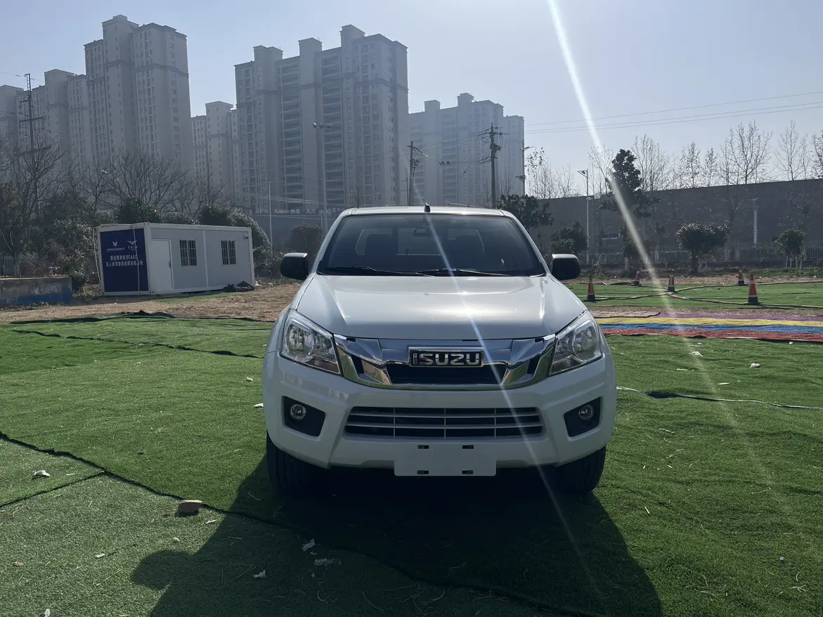 Isuzu RE-MAX  из Китая