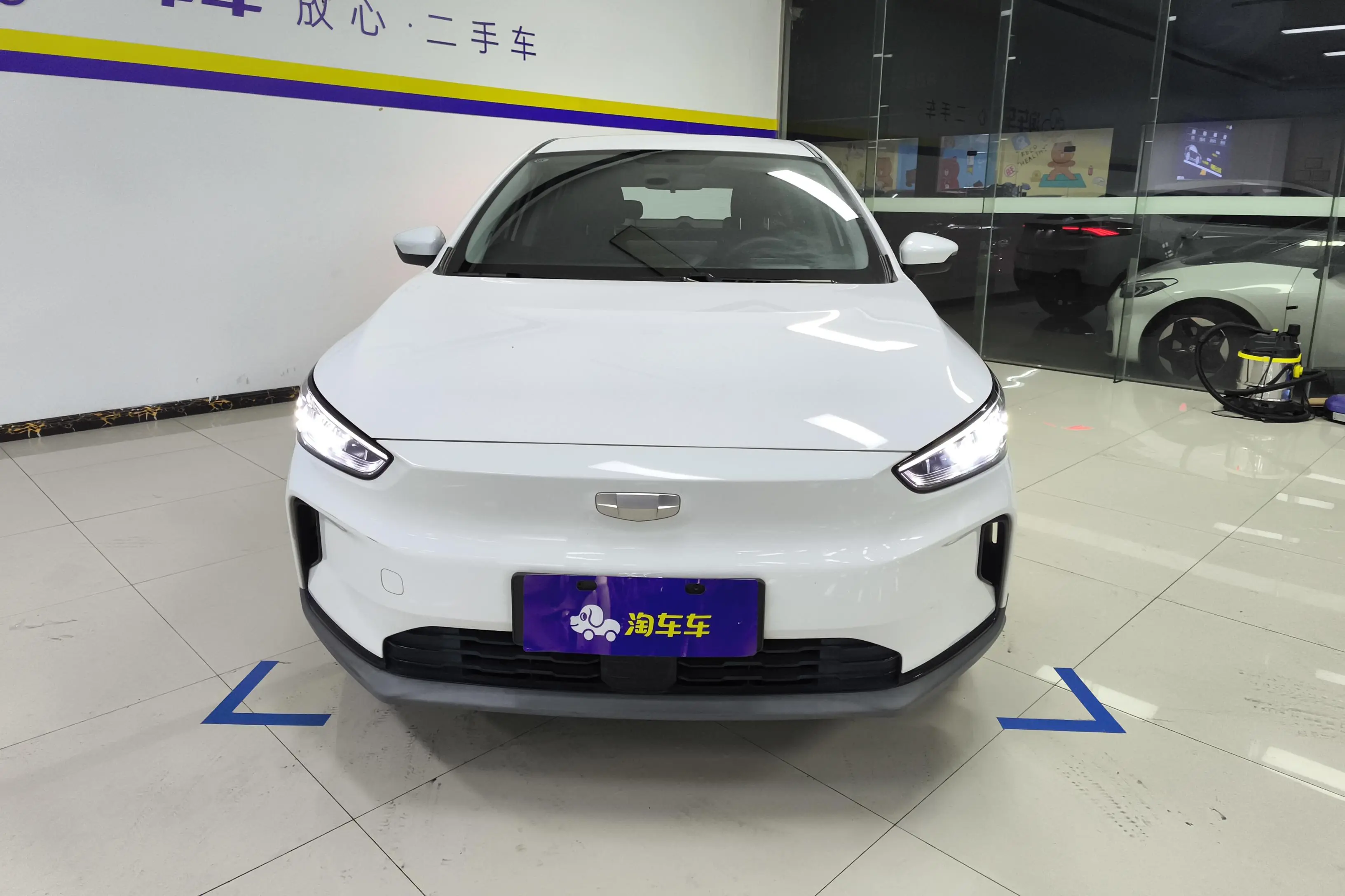 Geely Geometry C  из Китая