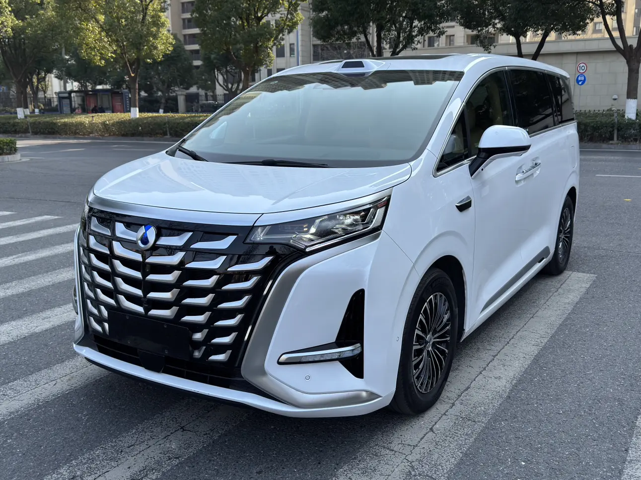 Denza D9 DM  из Китая