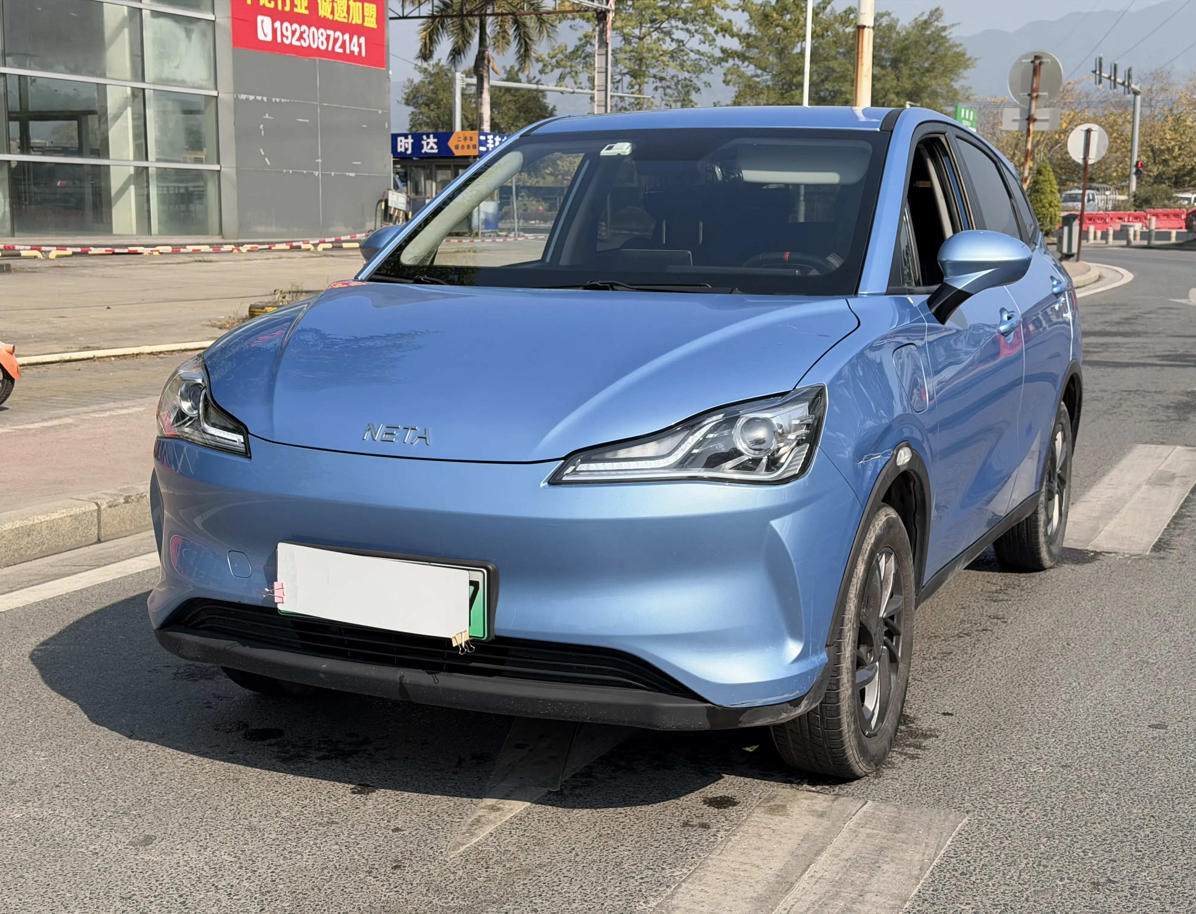 NETA Nezha V  из Китая