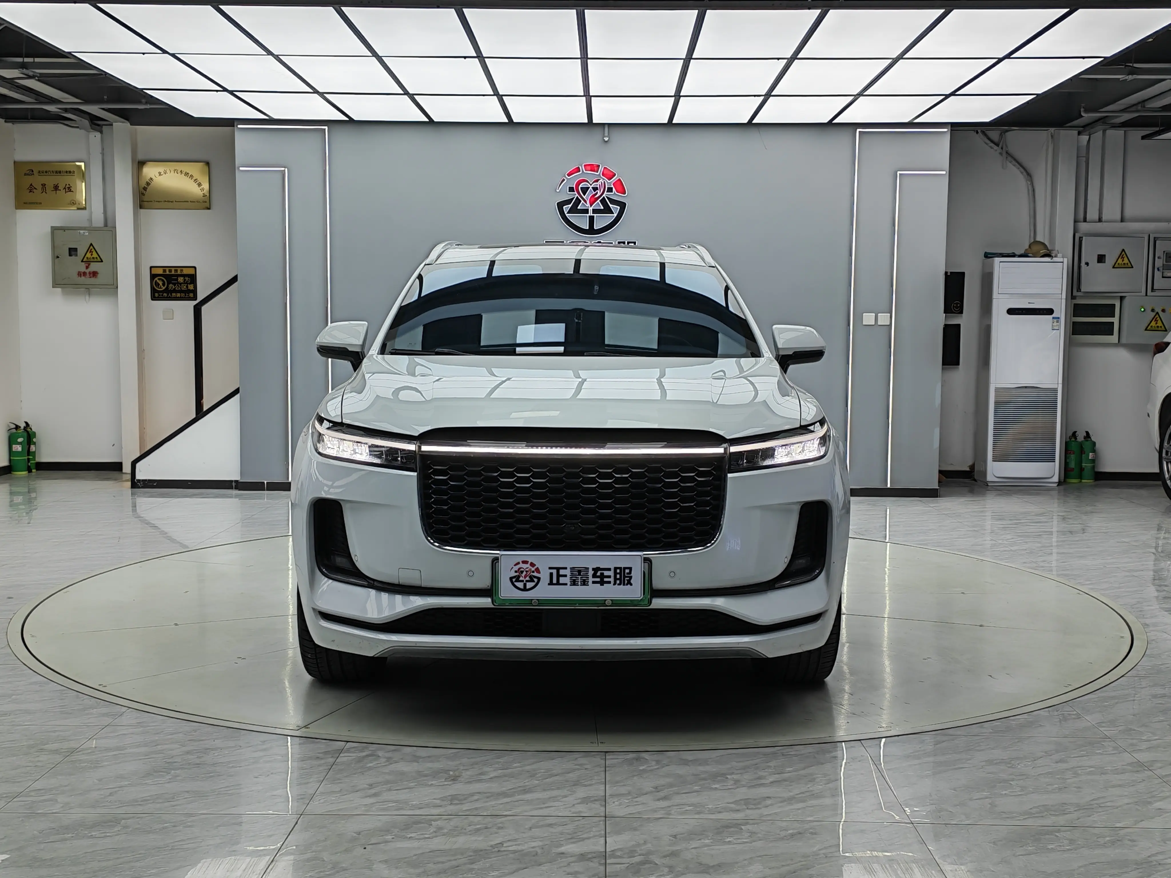 Li ONE (Ideal ONE)  из Китая