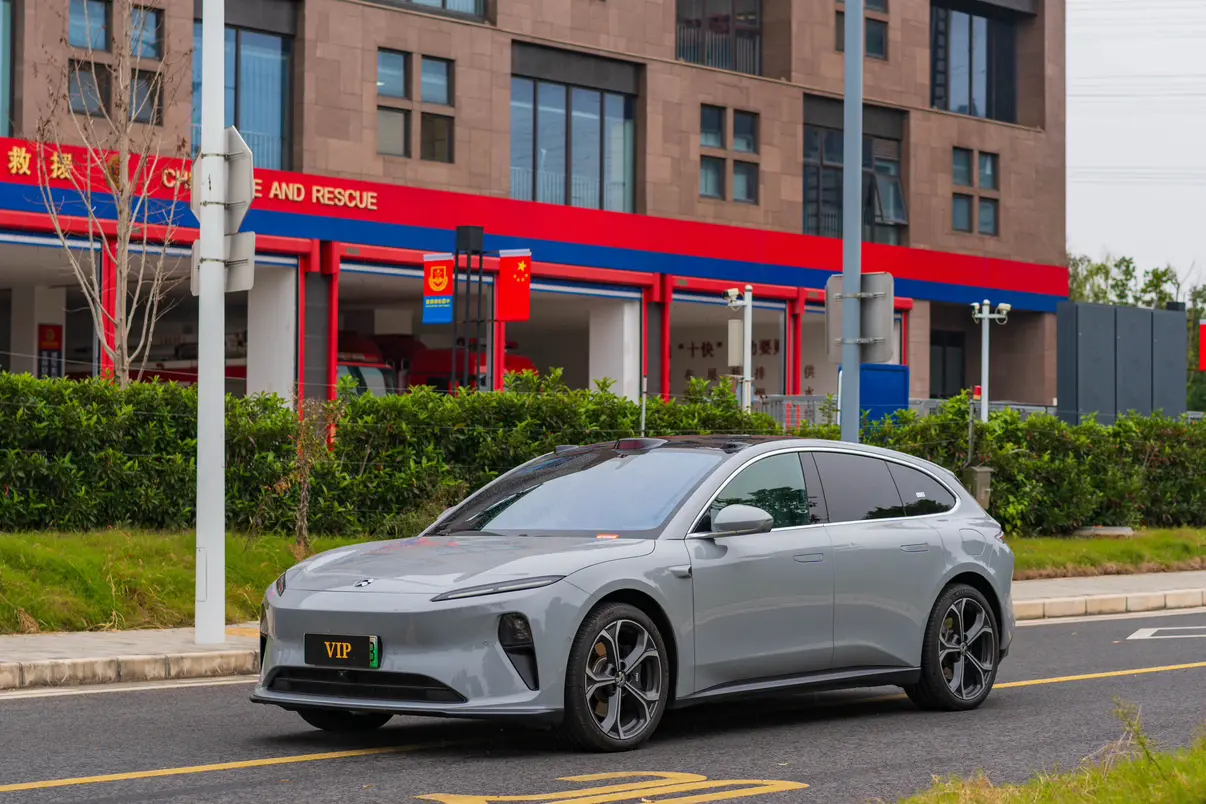 NIO ET5T  из Китая