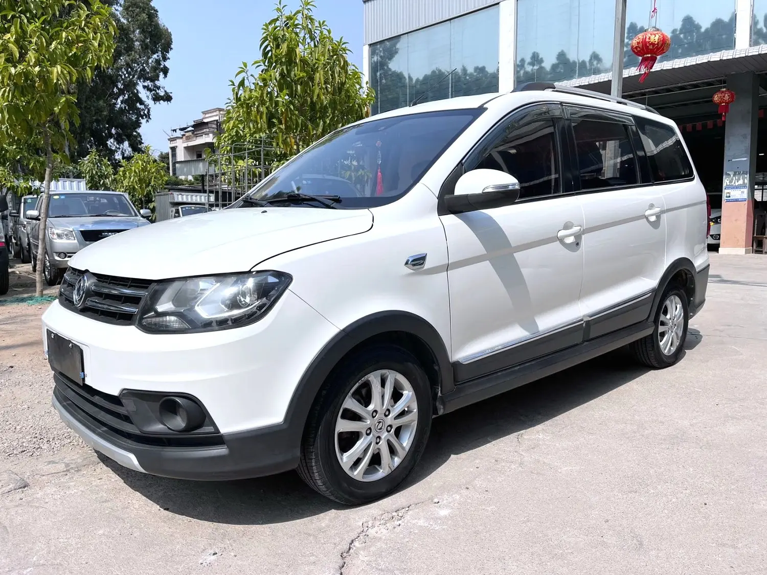 Dongfeng Fengon 360  из Китая