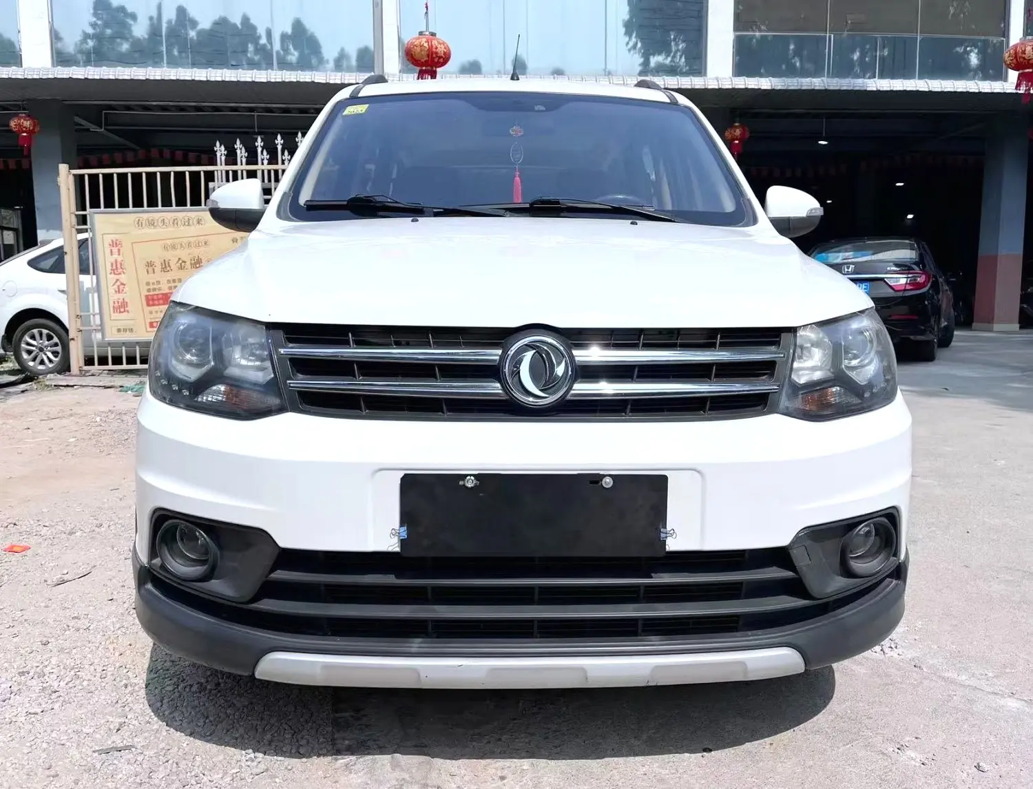 Dongfeng Fengon 360  из Китая