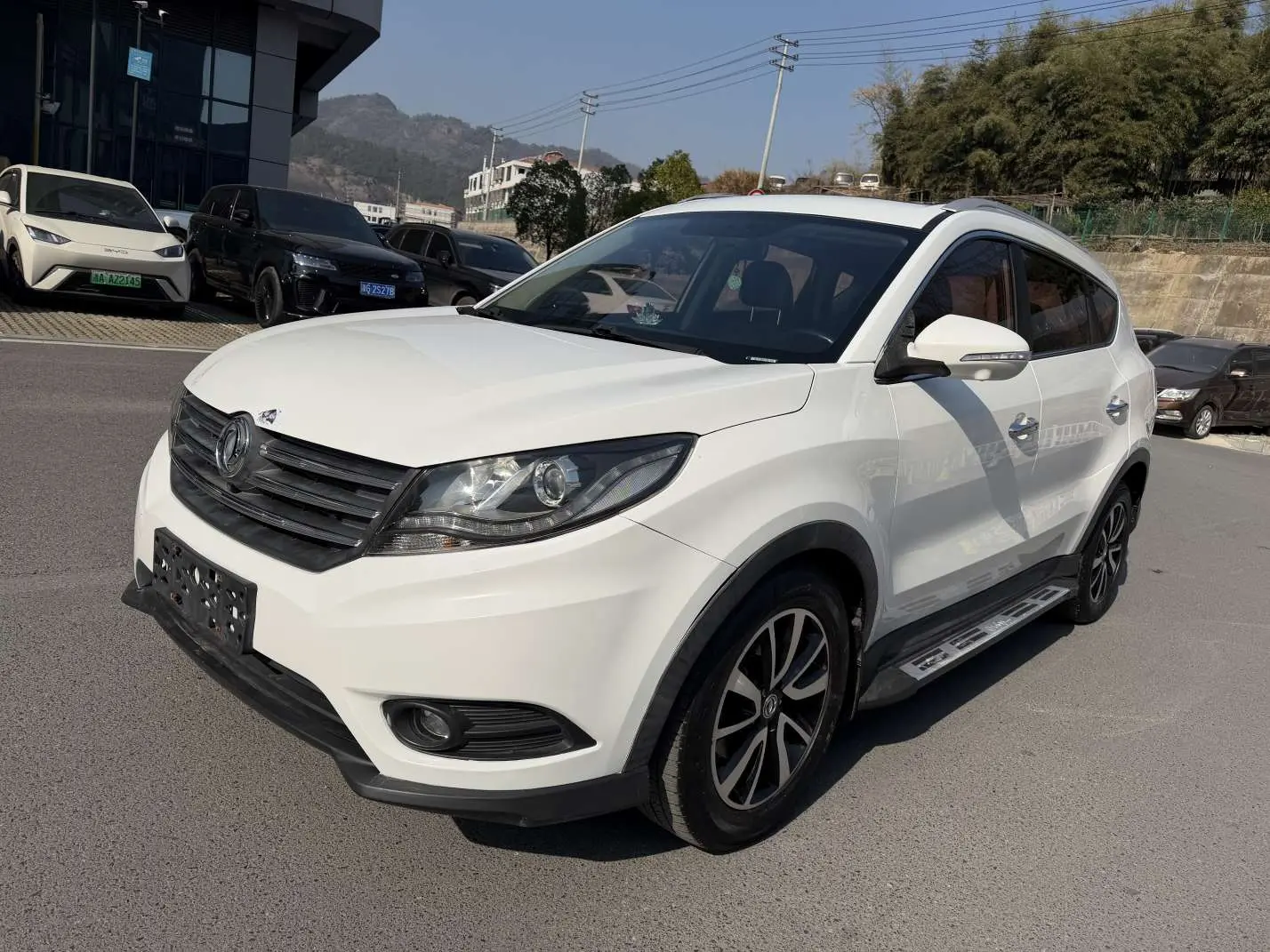 Dongfeng Fengon 580  из Китая