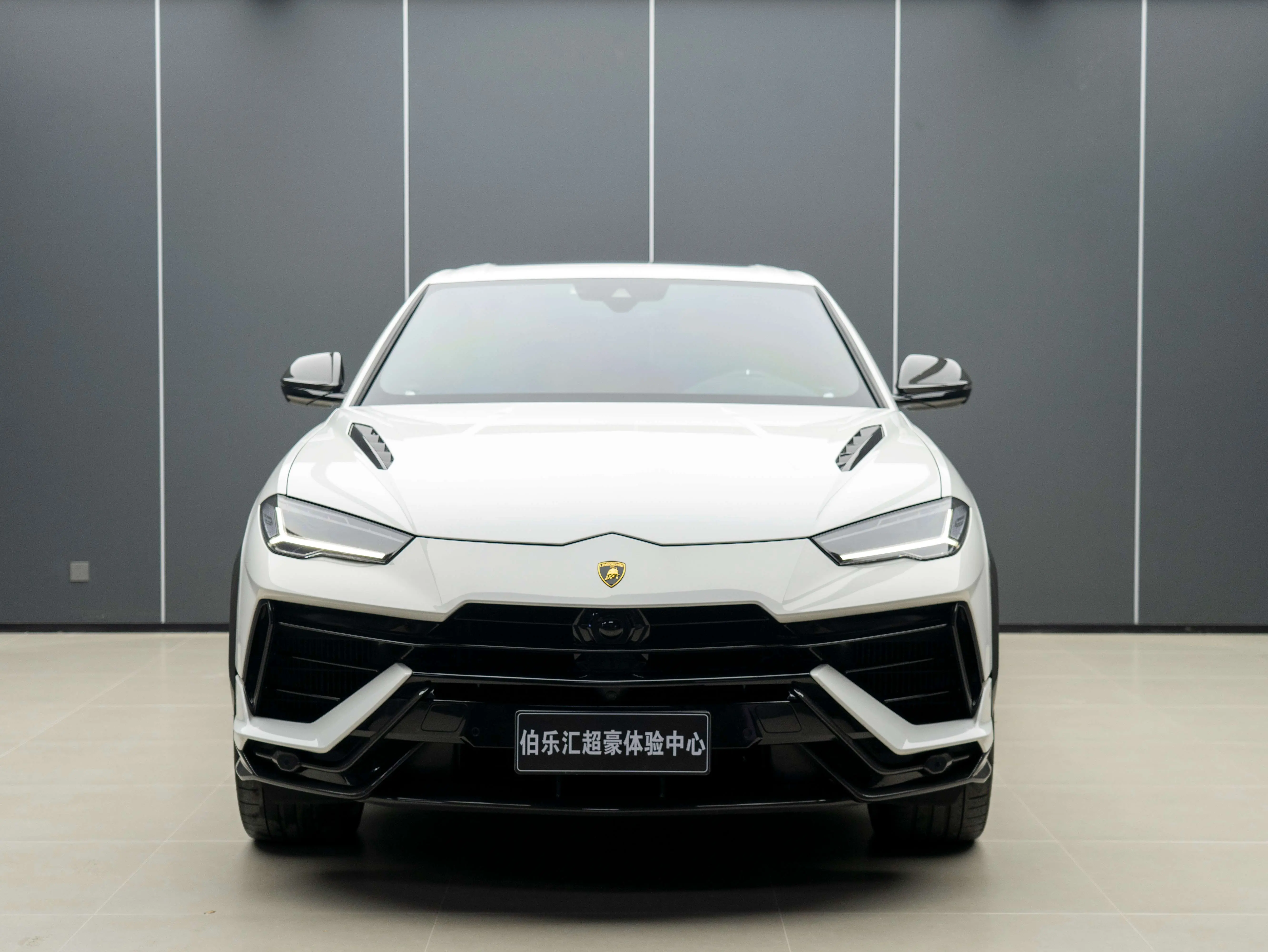 Lamborghini Urus  из Китая