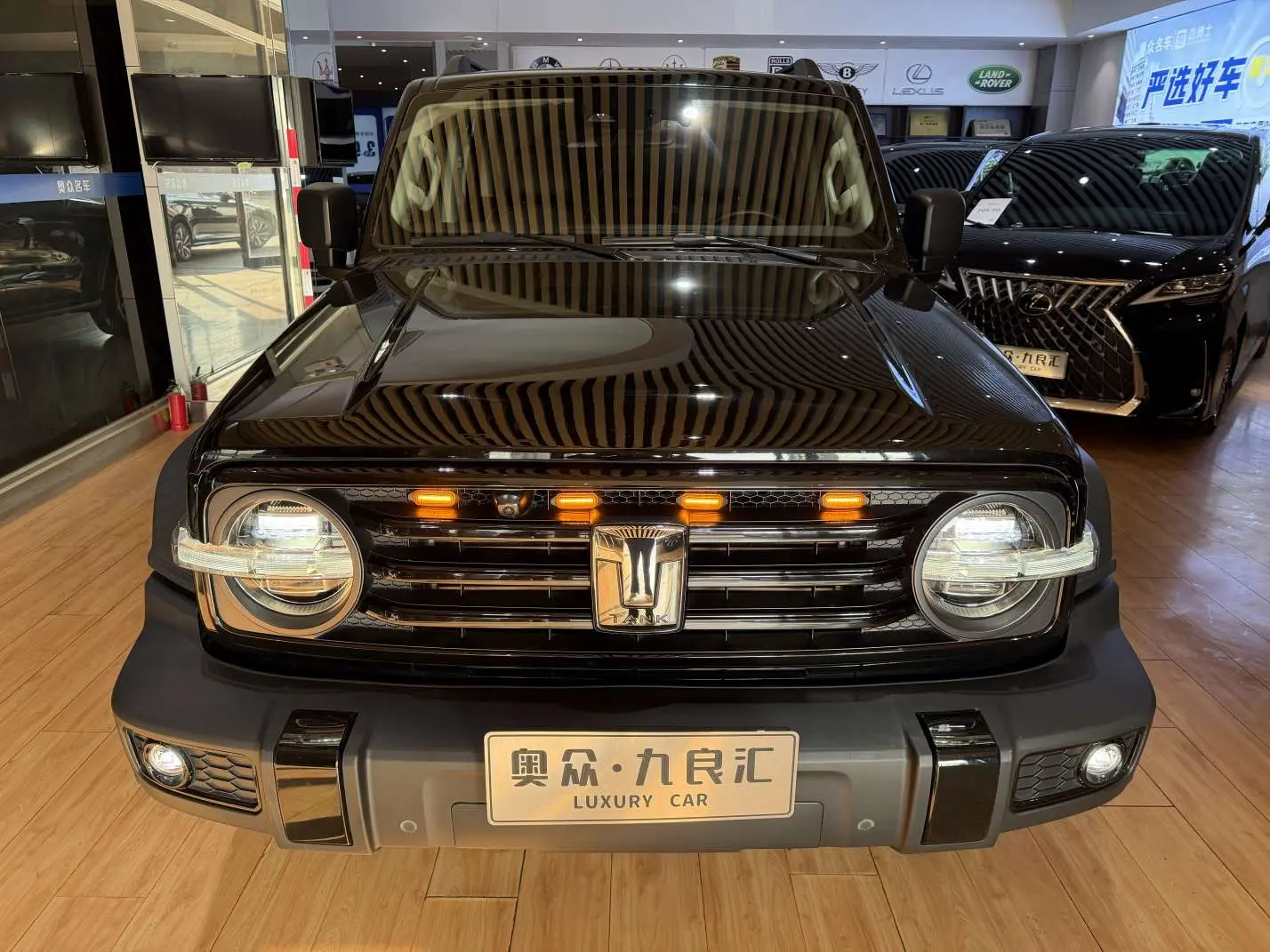 Tank 300  из Китая