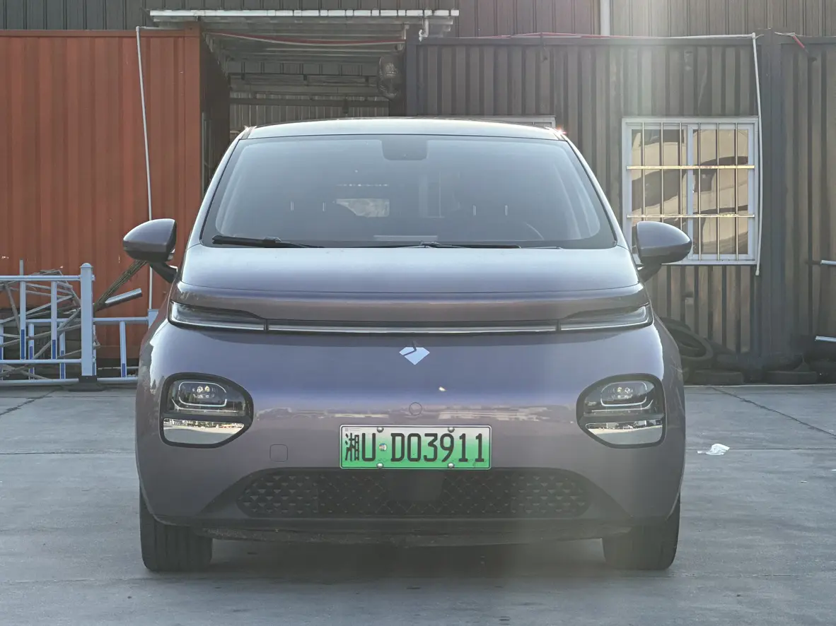 Baojun Clouds  из Китая