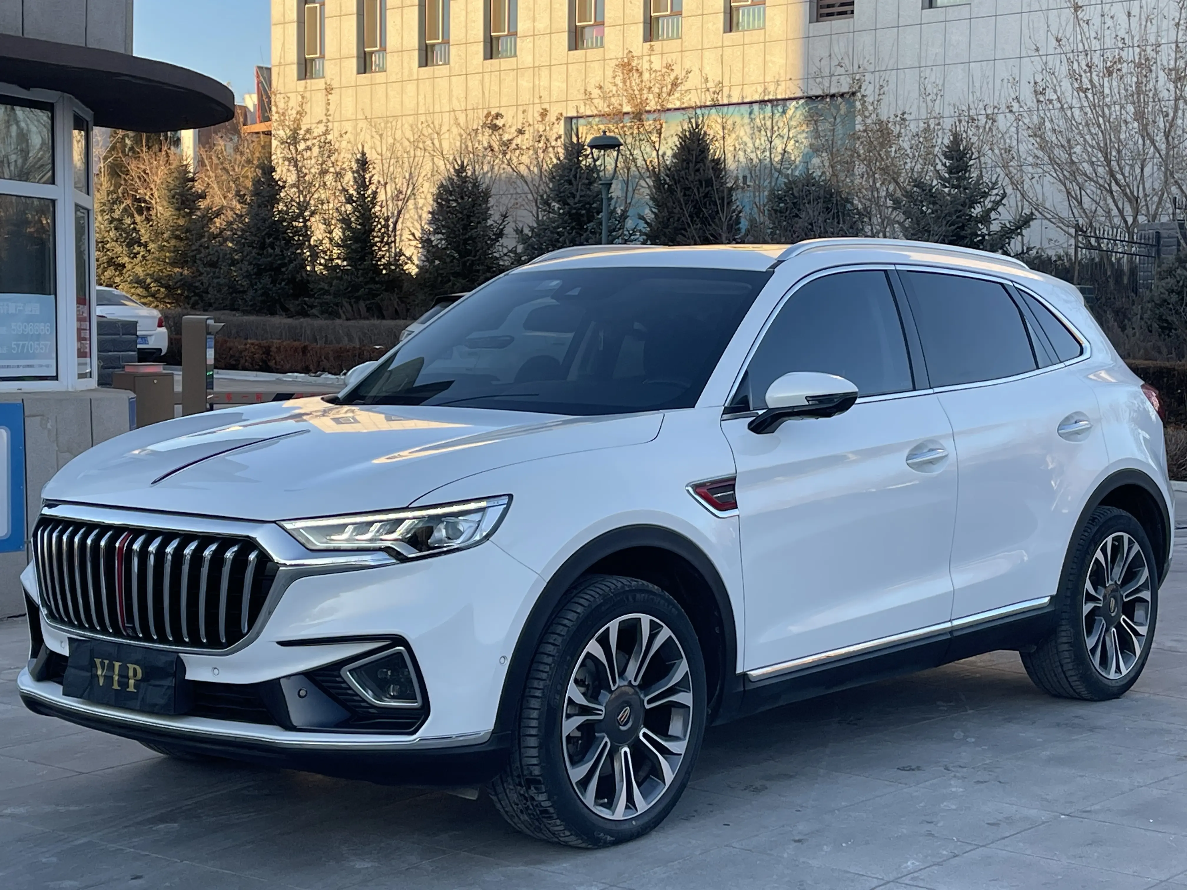 Hongqi HS5  из Китая