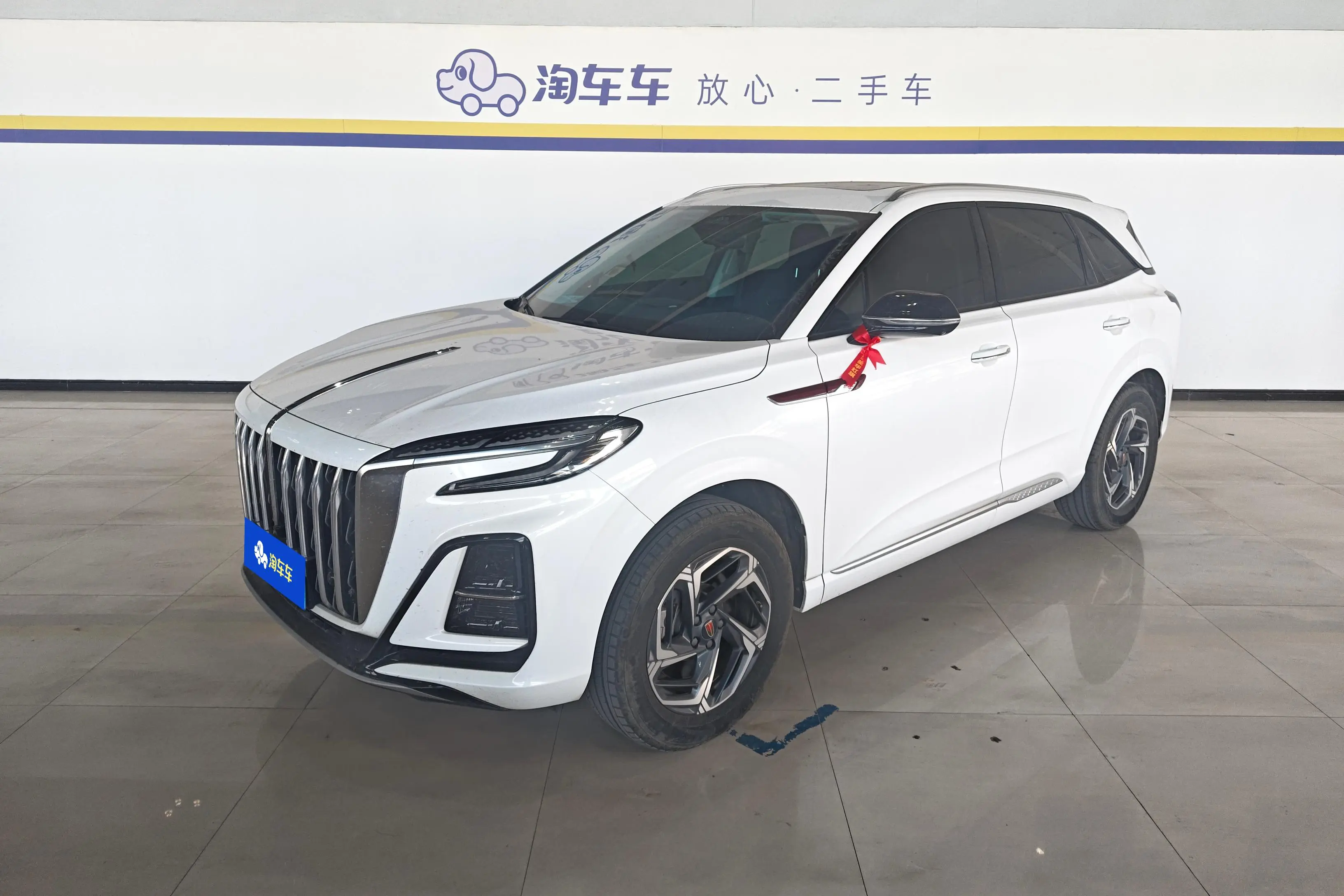 Hongqi HS3  из Китая