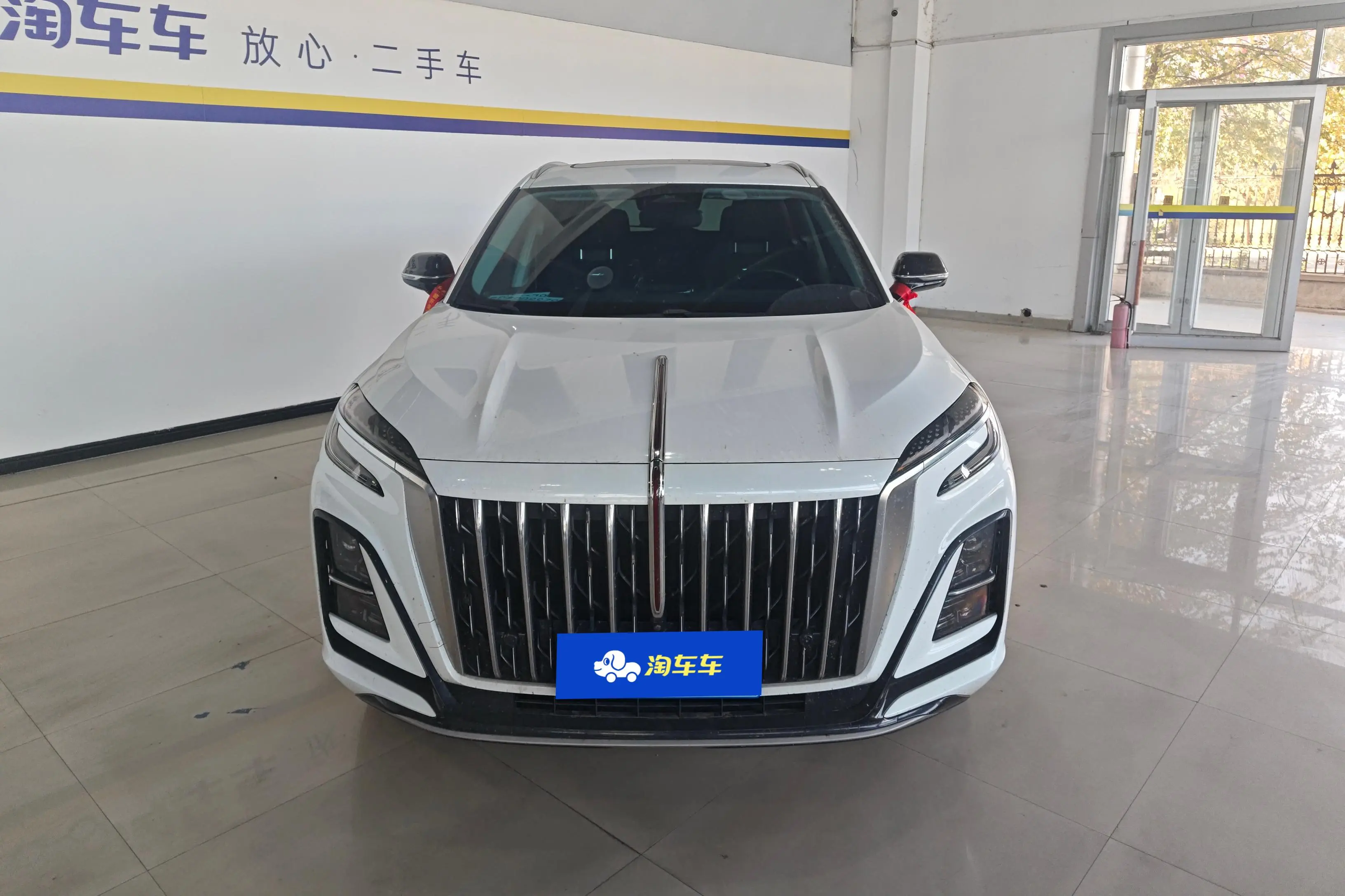 Hongqi HS3  из Китая
