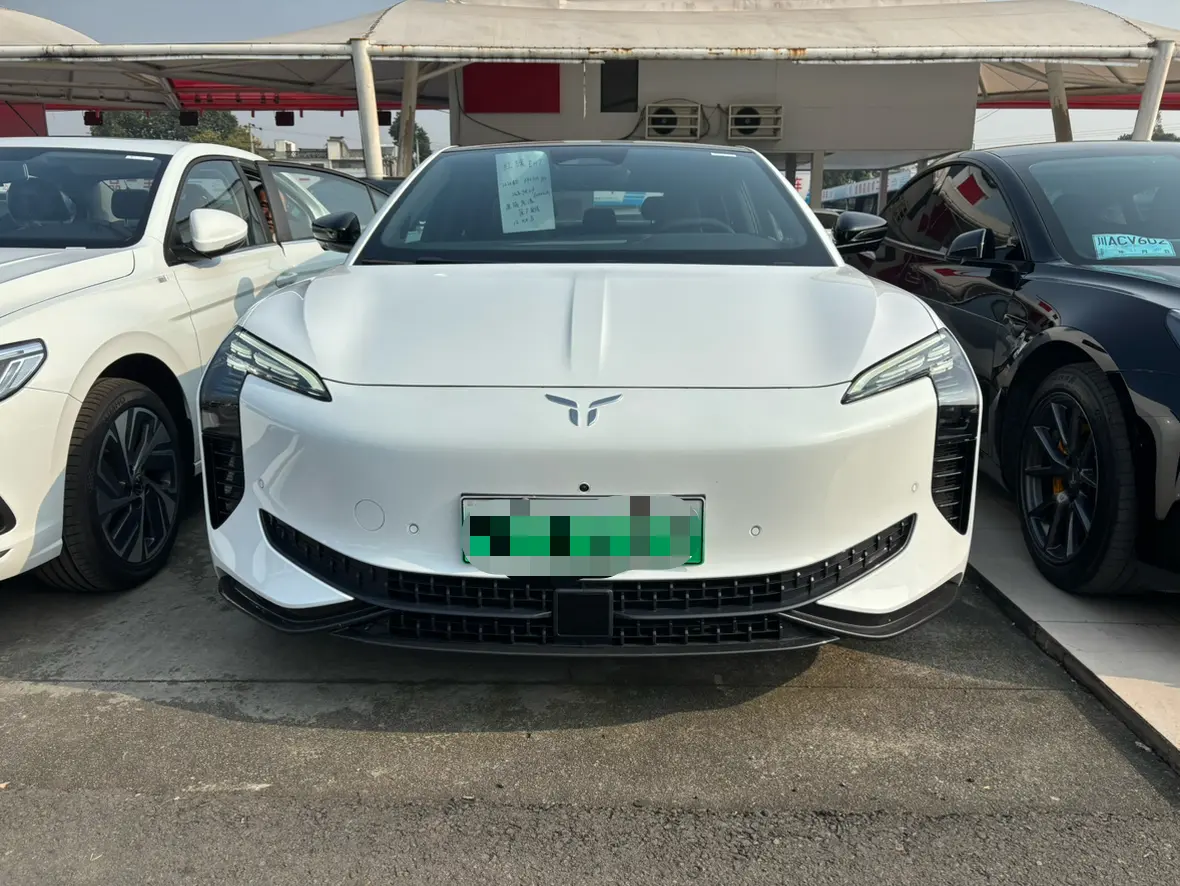 Hongqi EH7  из Китая