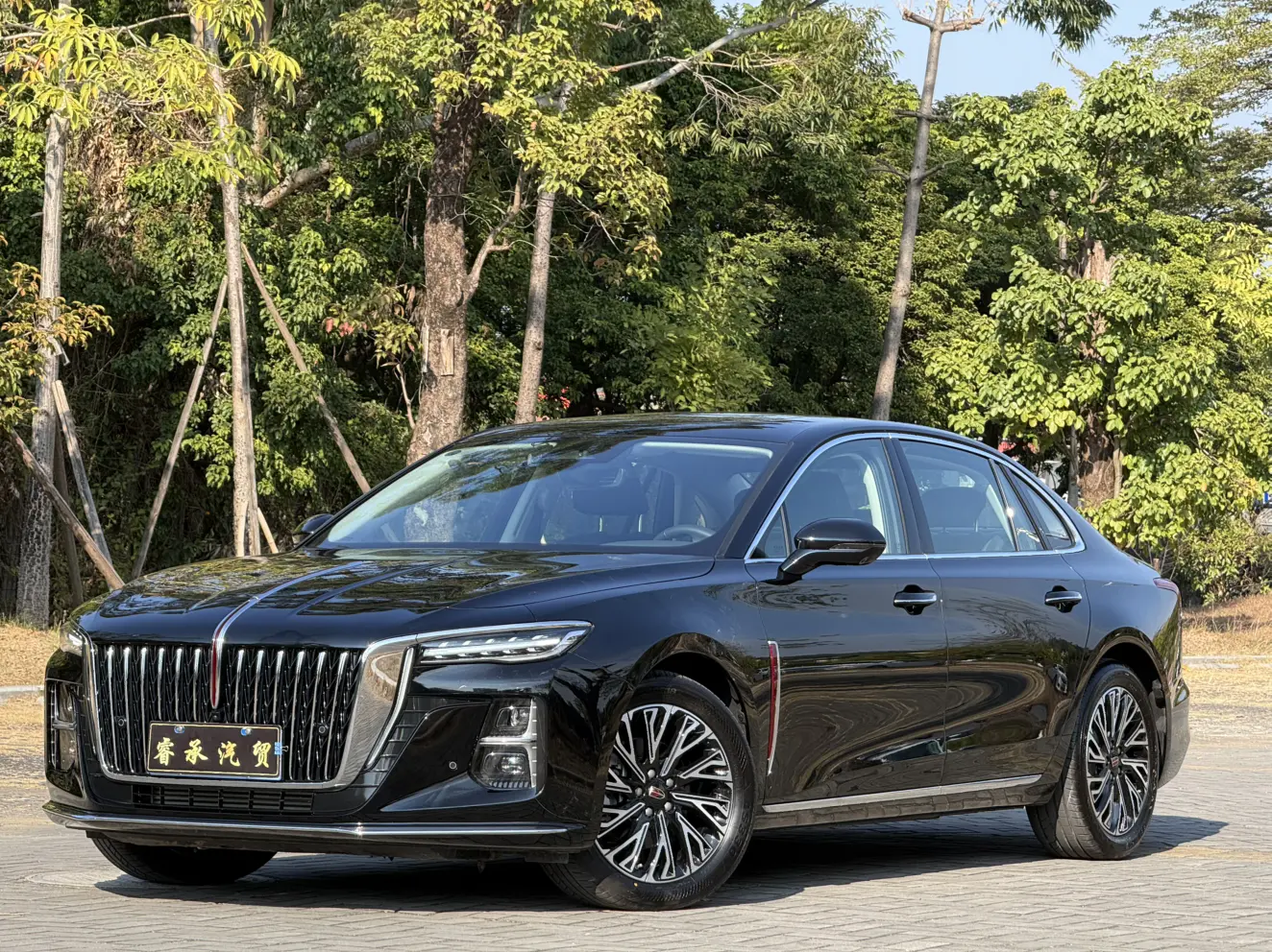 Hongqi H5  из Китая