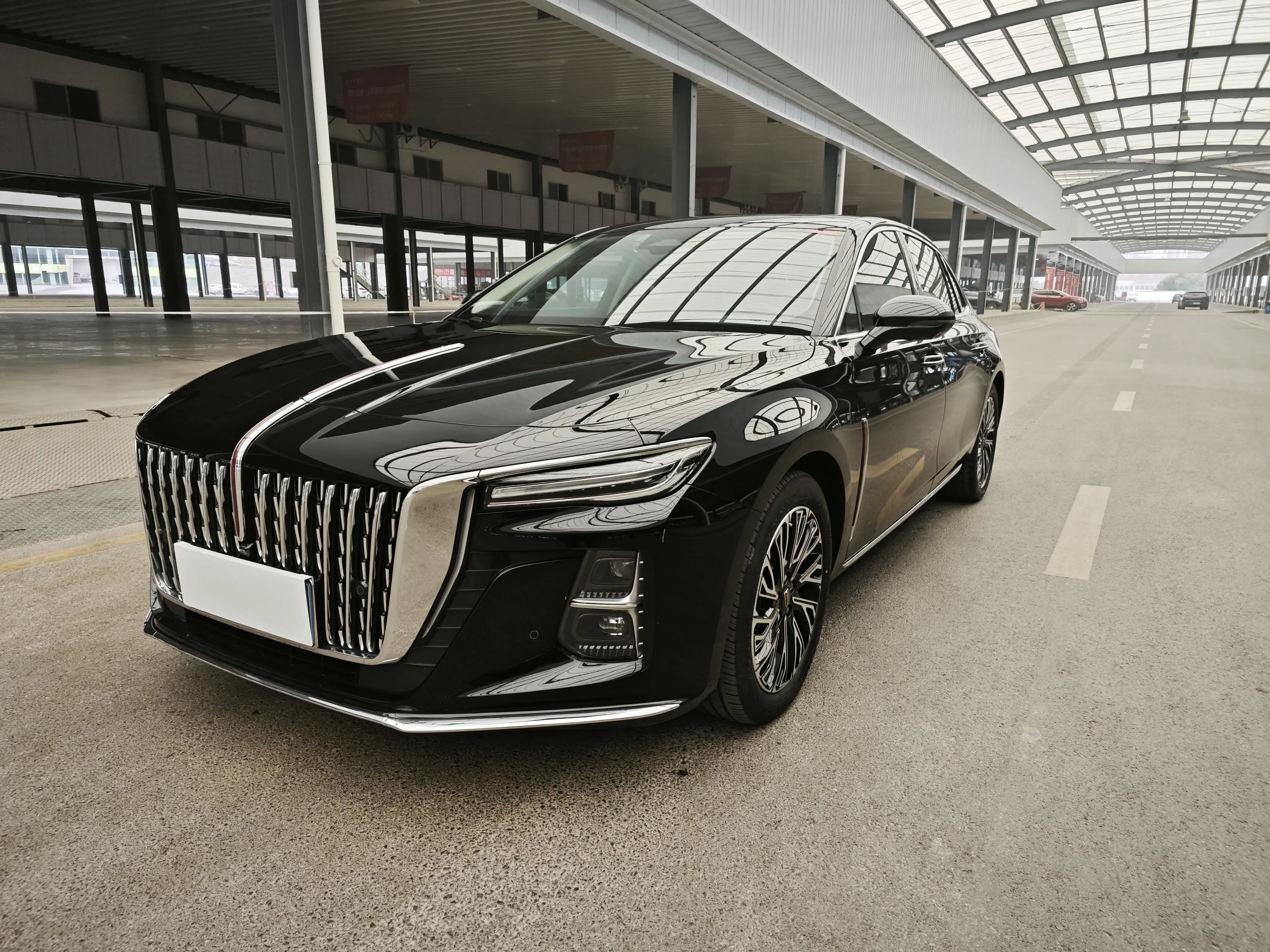 Hongqi H5  из Китая