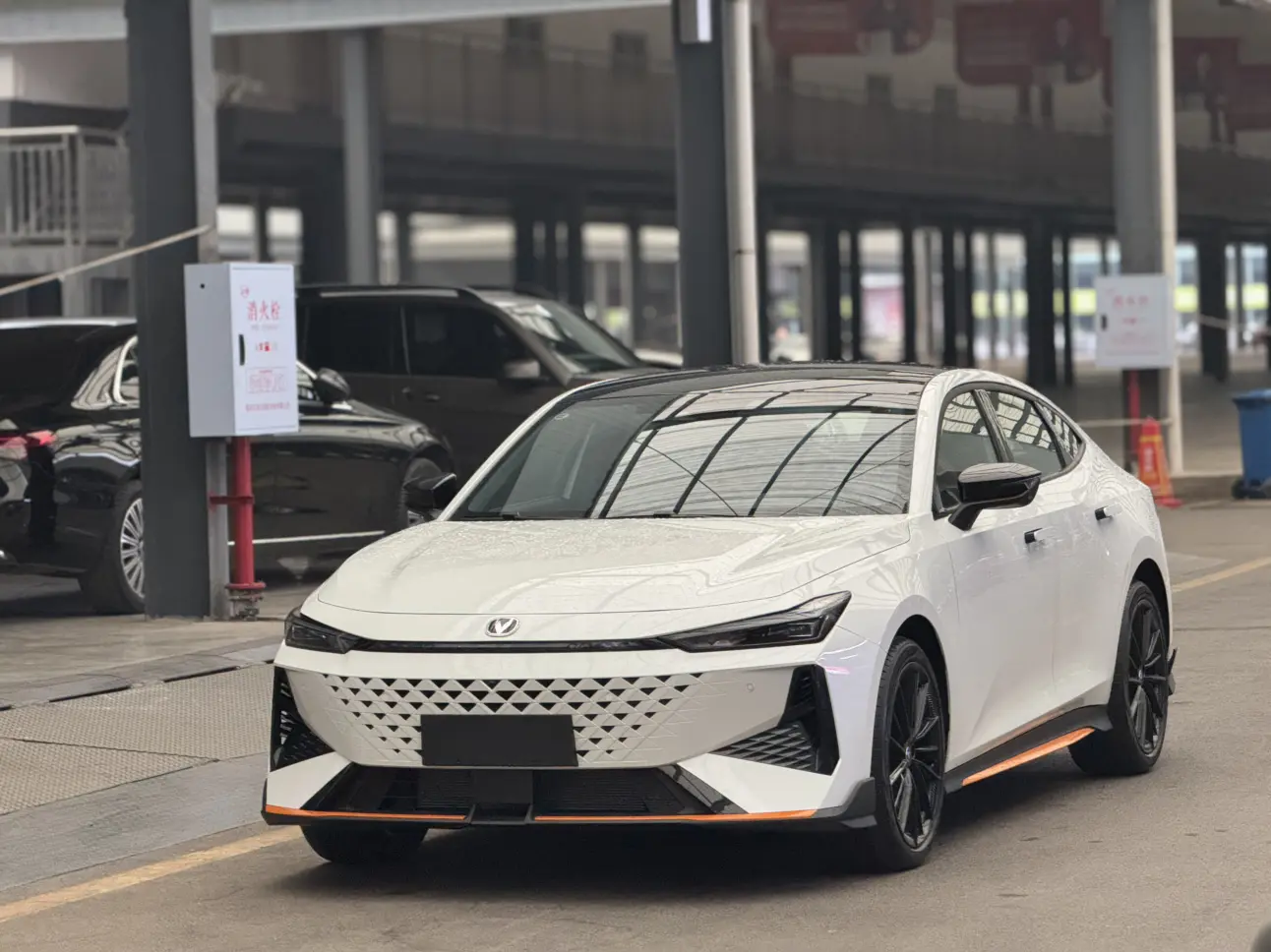 Changan UNI-V  из Китая