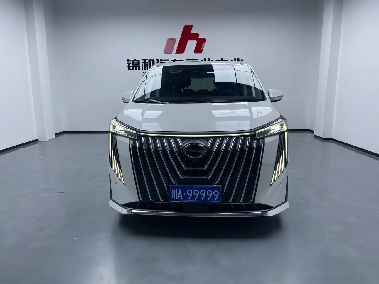 GAC Trumpchi M8  из Китая