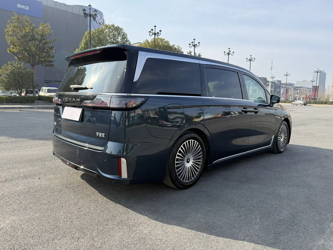 Voyah Lantu Dreamer PHEV  из Китая