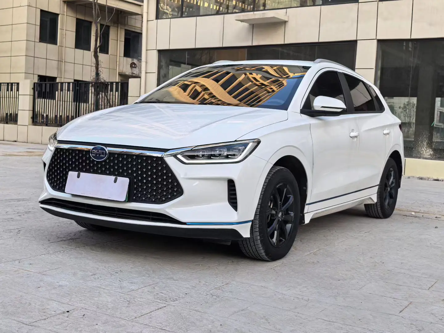 BYD e2  из Китая