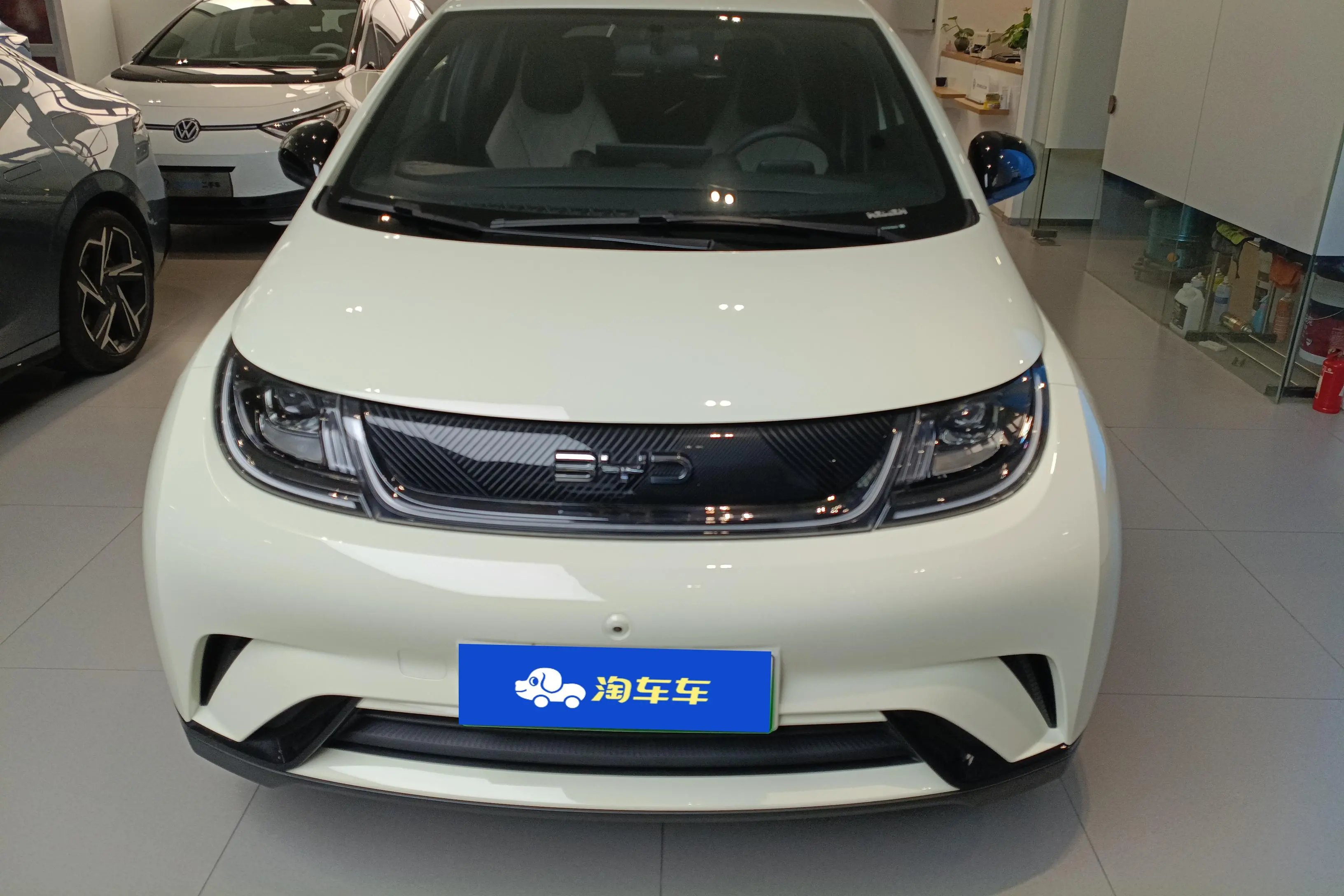BYD Dolphin  из Китая