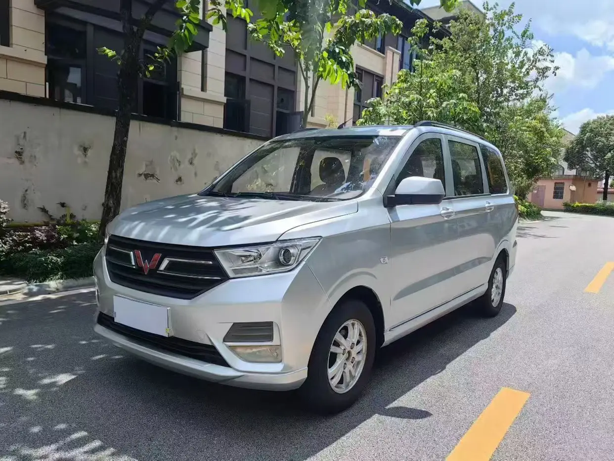 Wuling Hongguang  из Китая