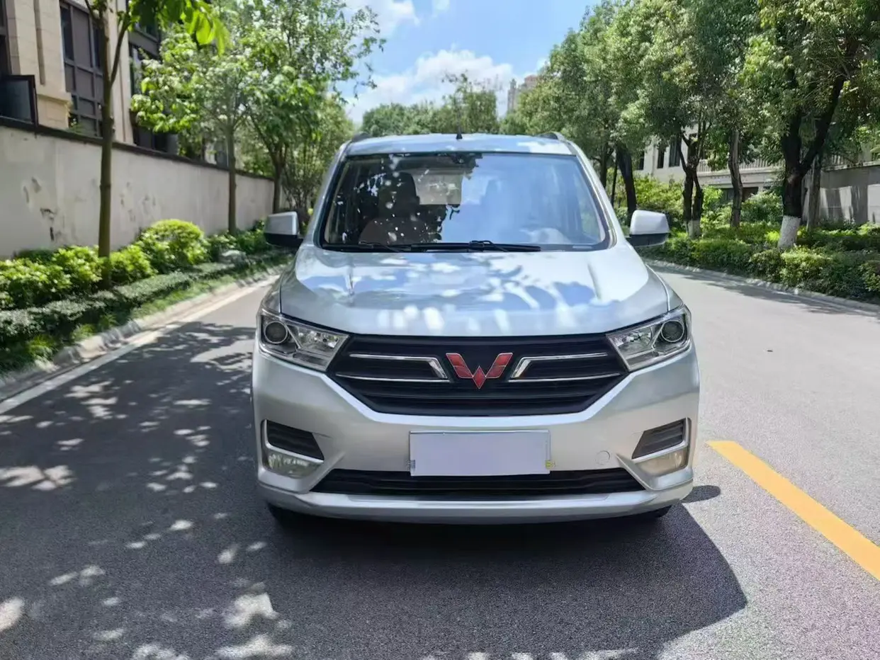 Wuling Hongguang  из Китая