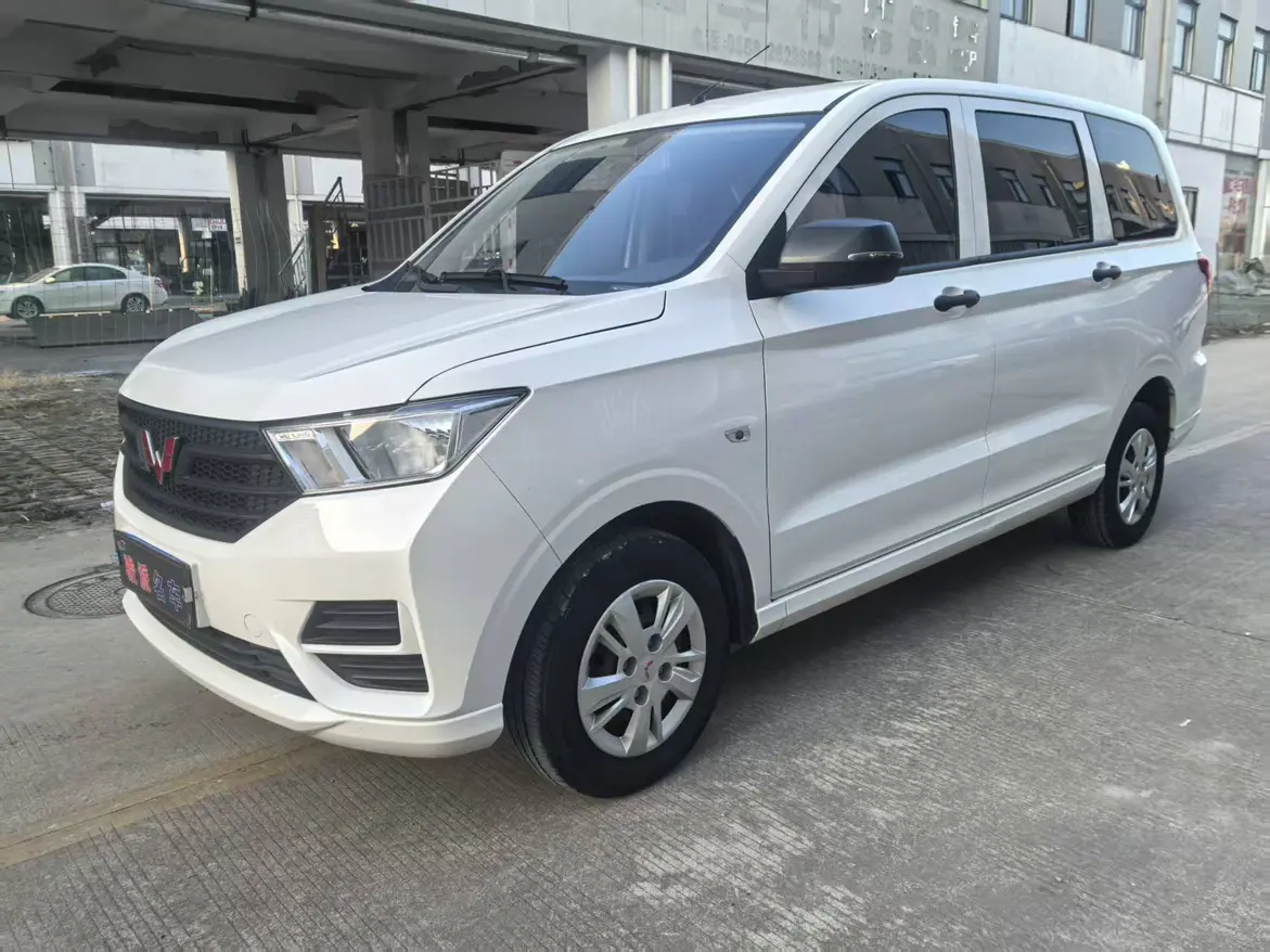 Wuling Hongguang  из Китая