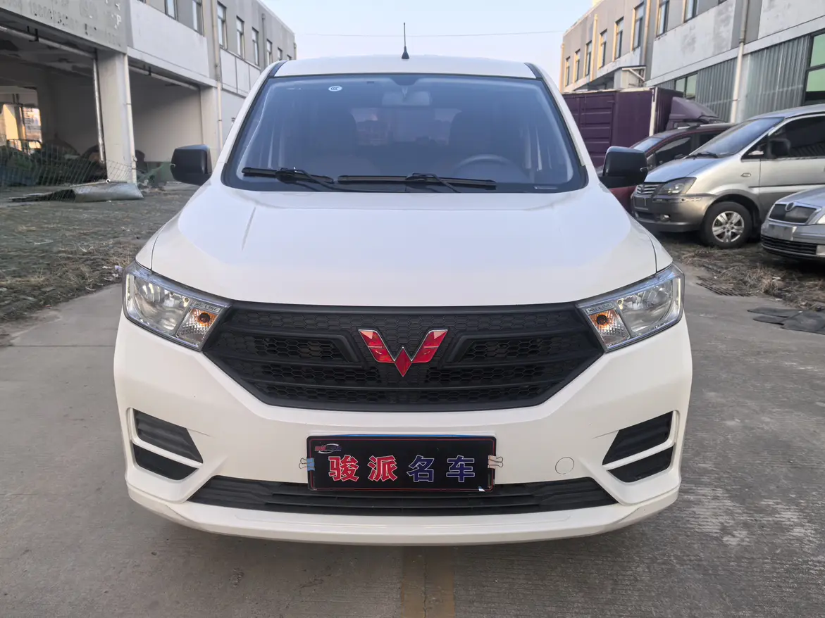 Wuling Hongguang  из Китая