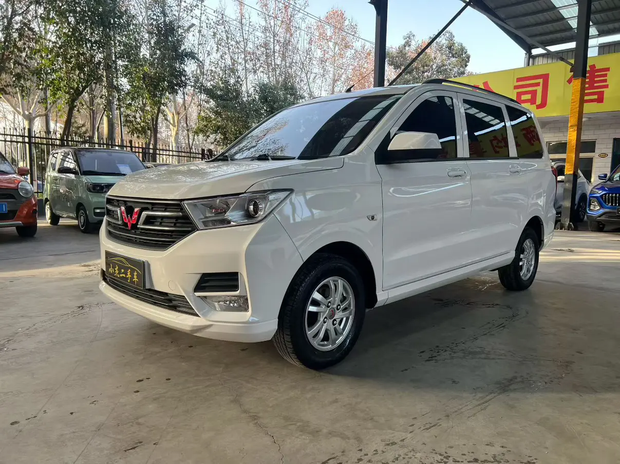 Wuling Hongguang  из Китая