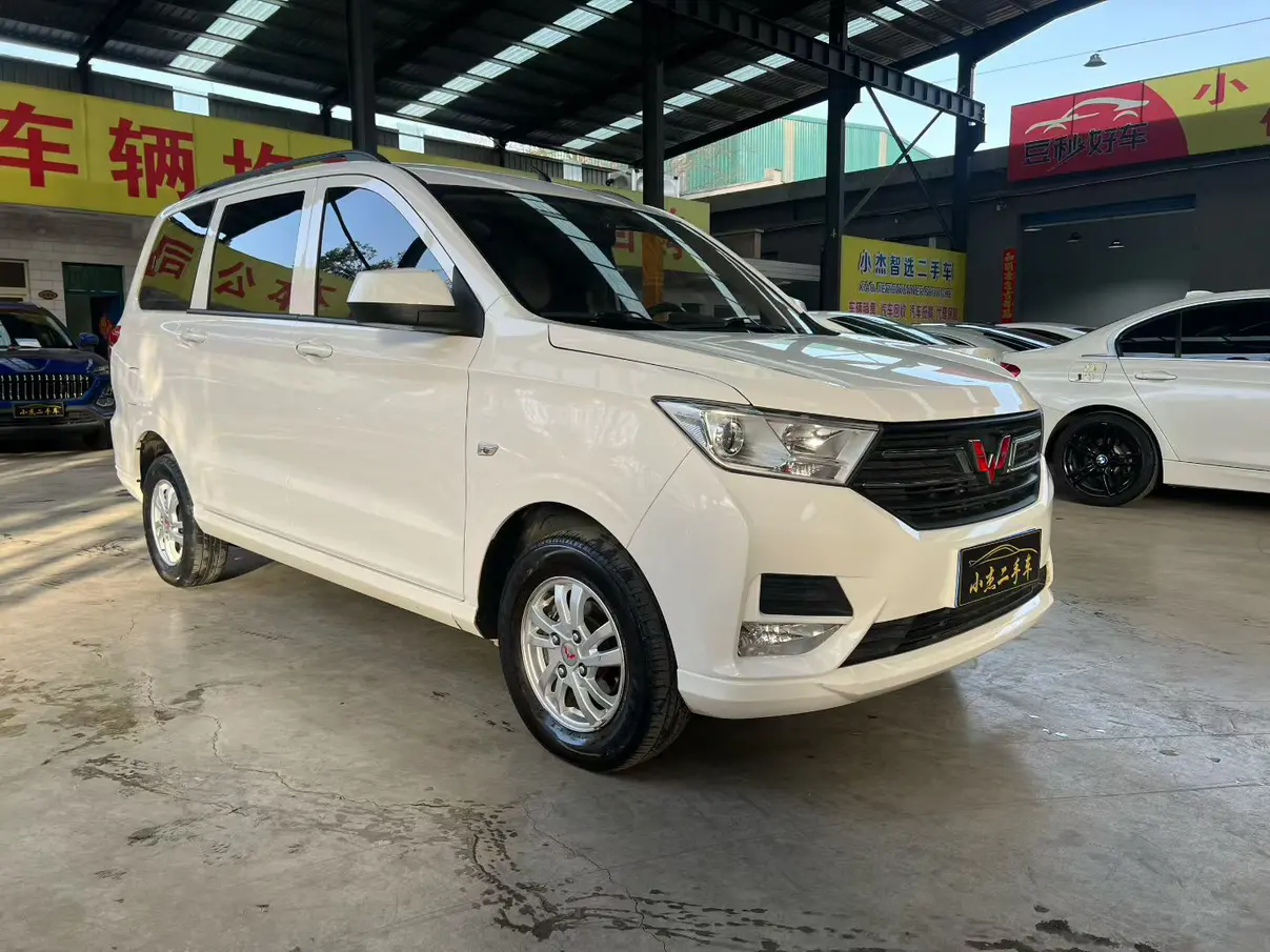 Wuling Hongguang  из Китая