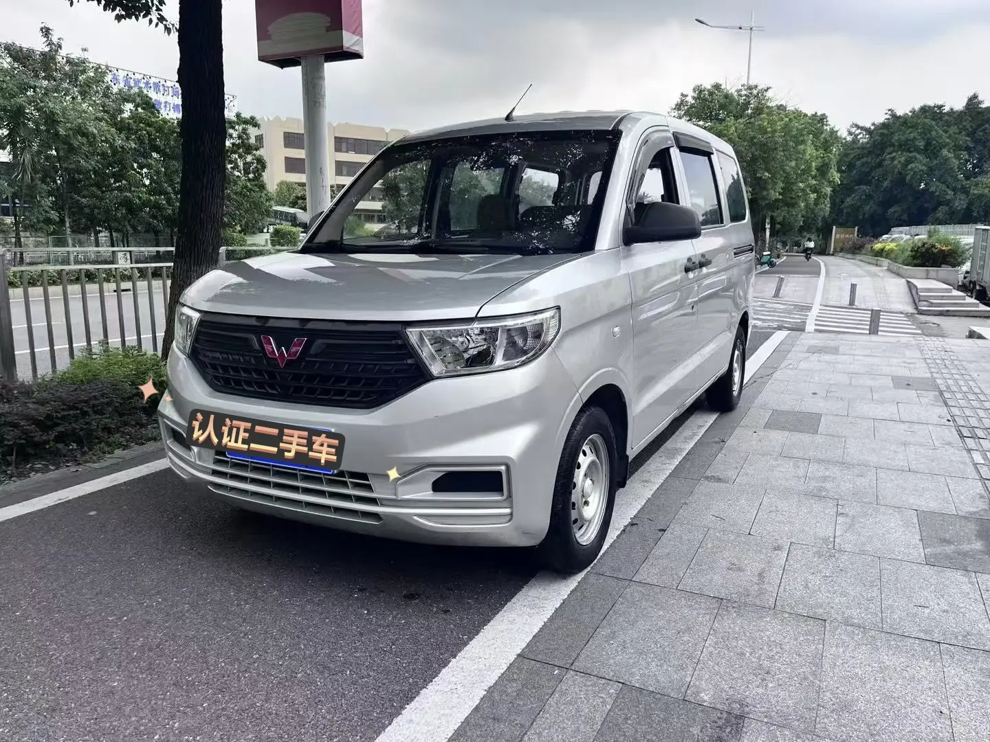 Wuling Hongguang V  из Китая