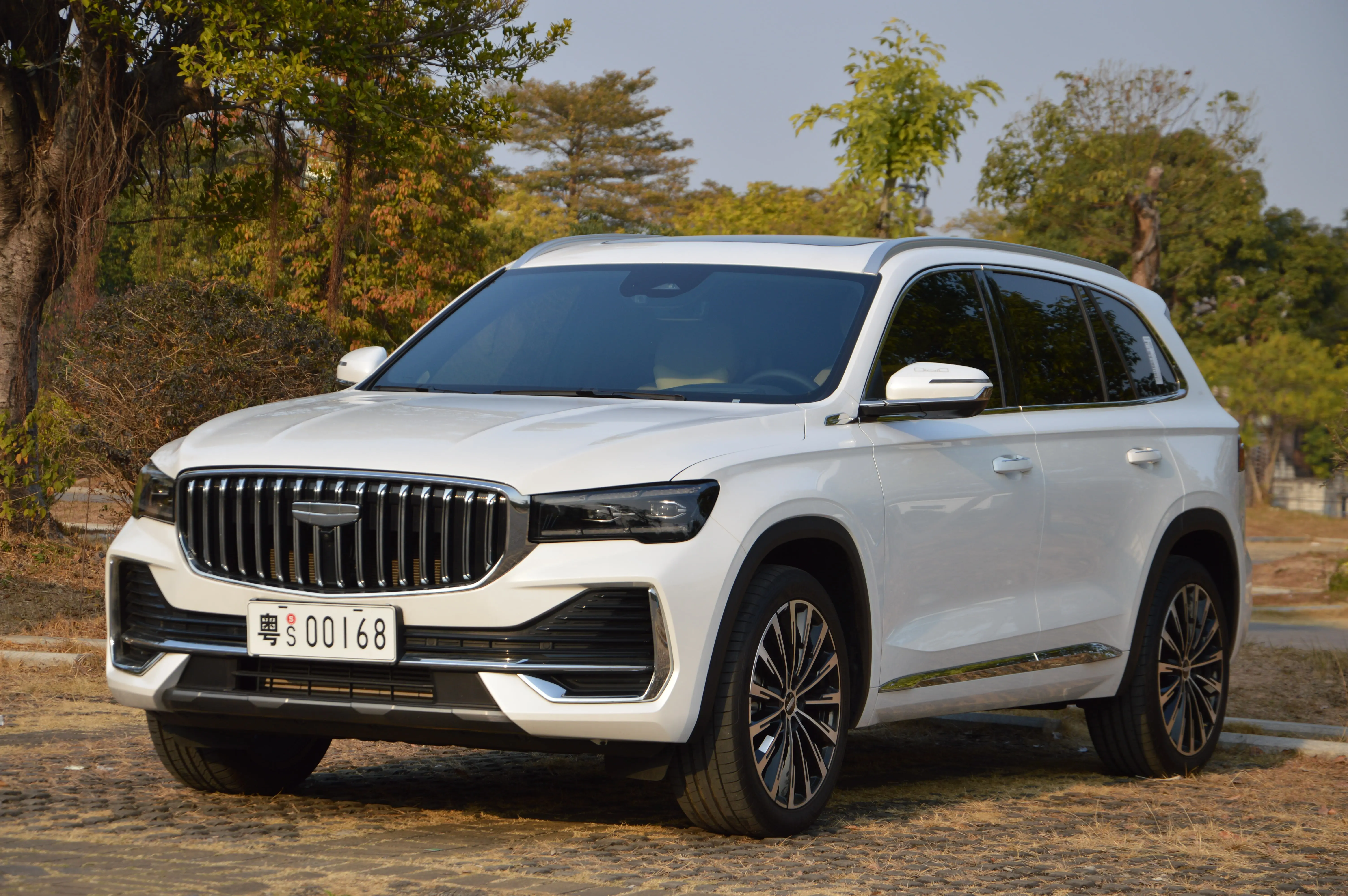 Geely Monjaro (Xingyue L)  из Китая